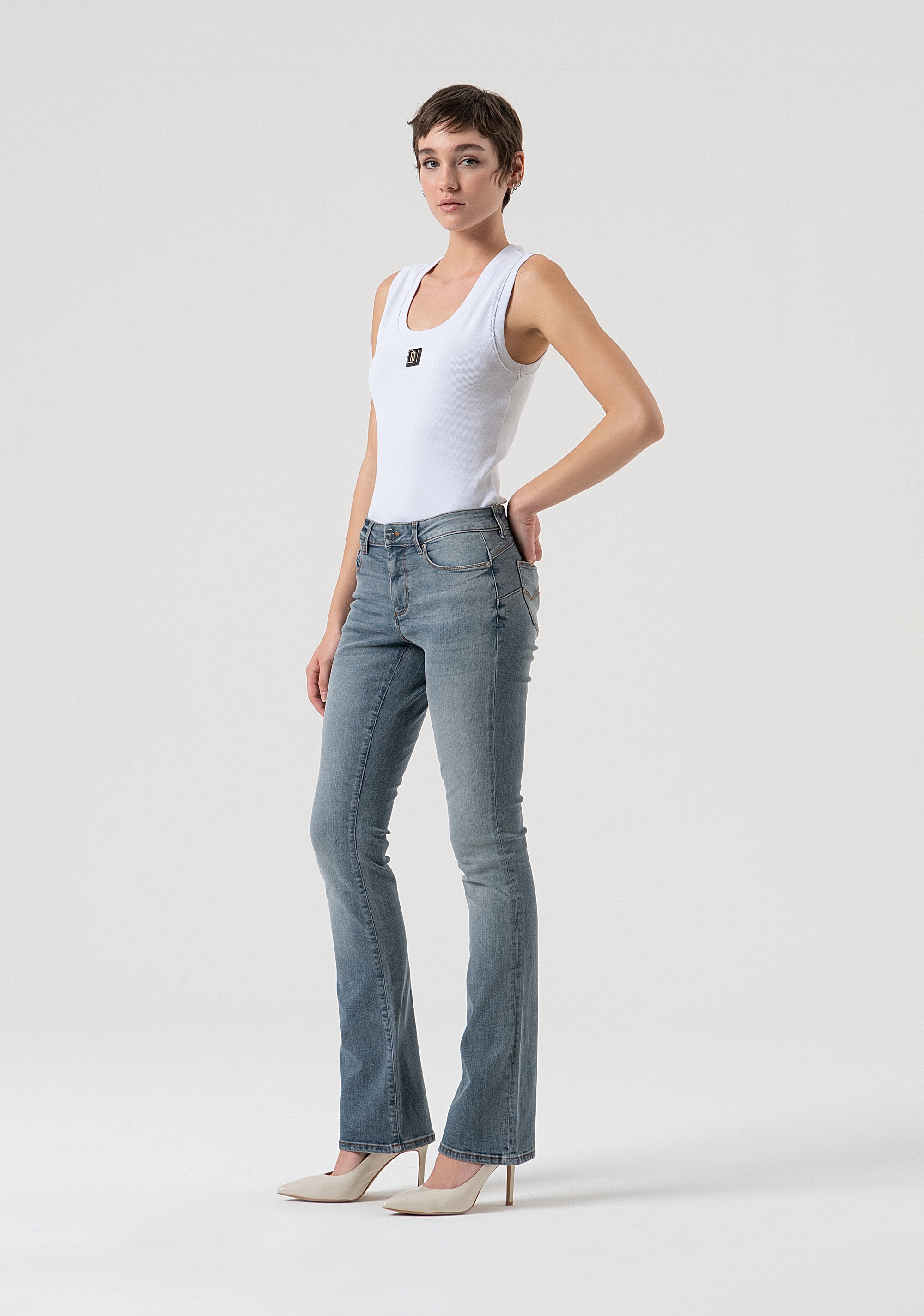 Jeans bootcut effetto push up in denim blu gray con lavaggio medio FP25WV8020D46093-C41 Fracomina