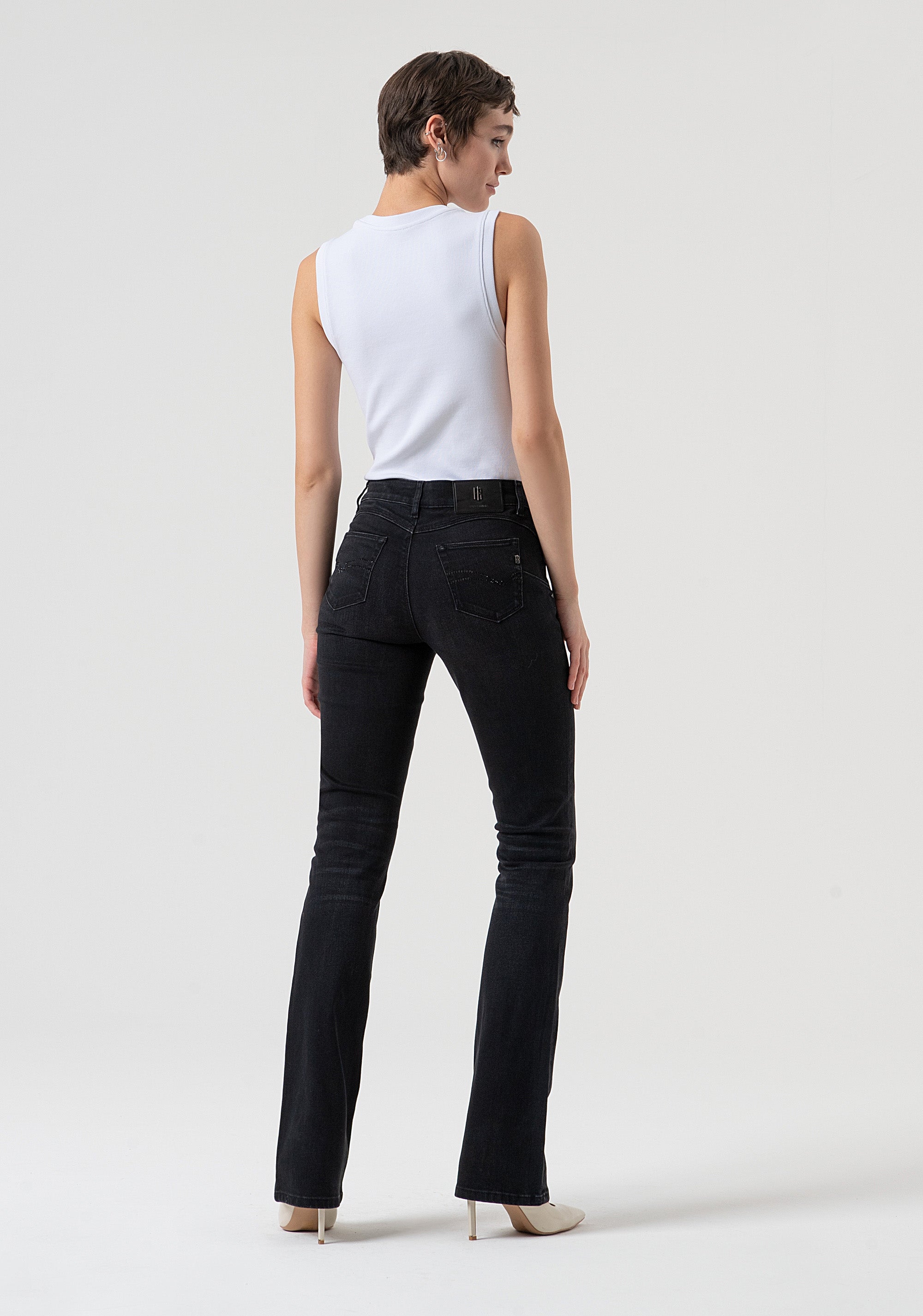 Jeans bootcut effetto push up in denim nero con lavaggio scuro FP25WV8020D46404-H21 Fracomina