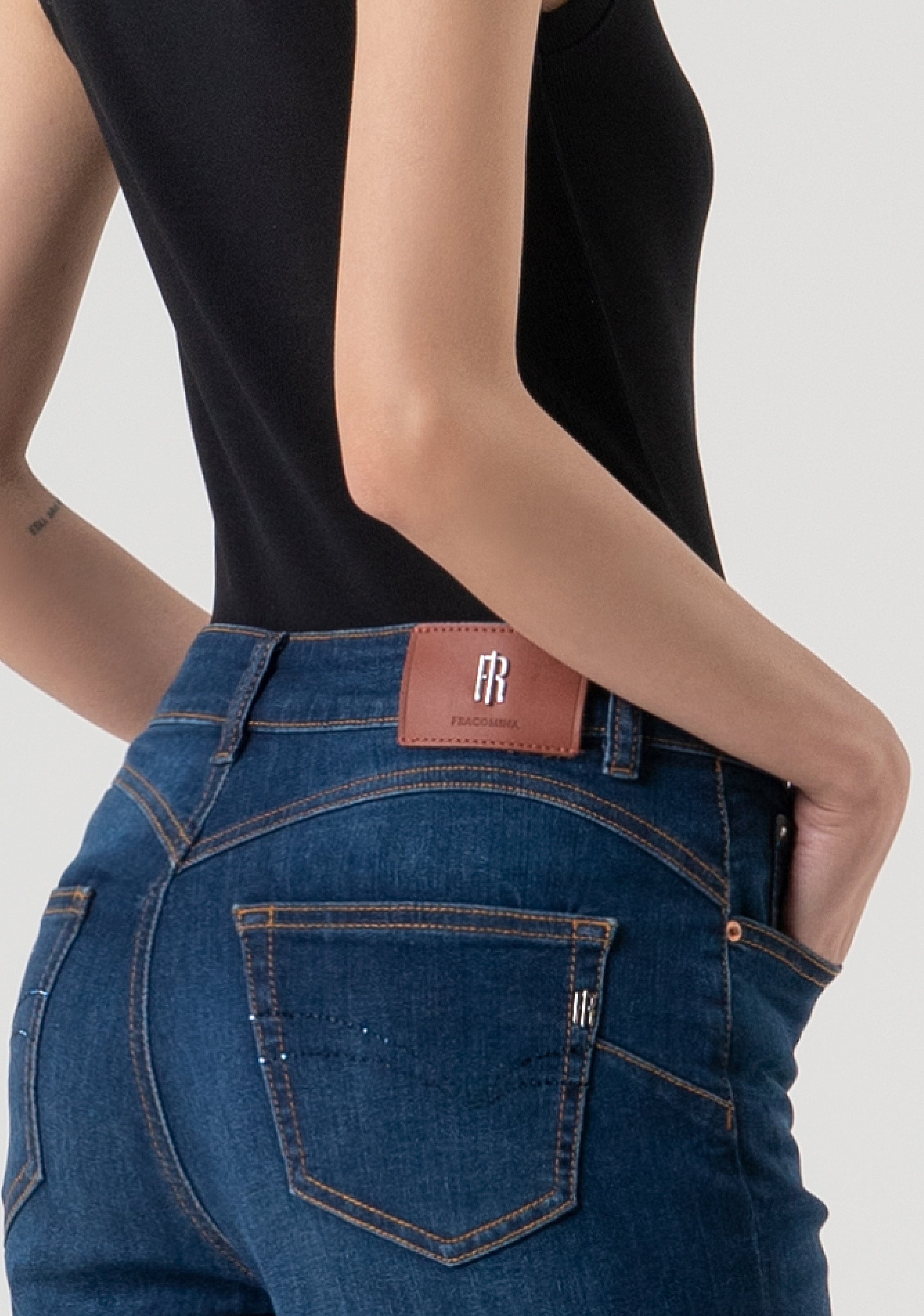 Jeans straight effetto push up in denim con lavaggio medio FP25WV8050D46002-987 Fracomina