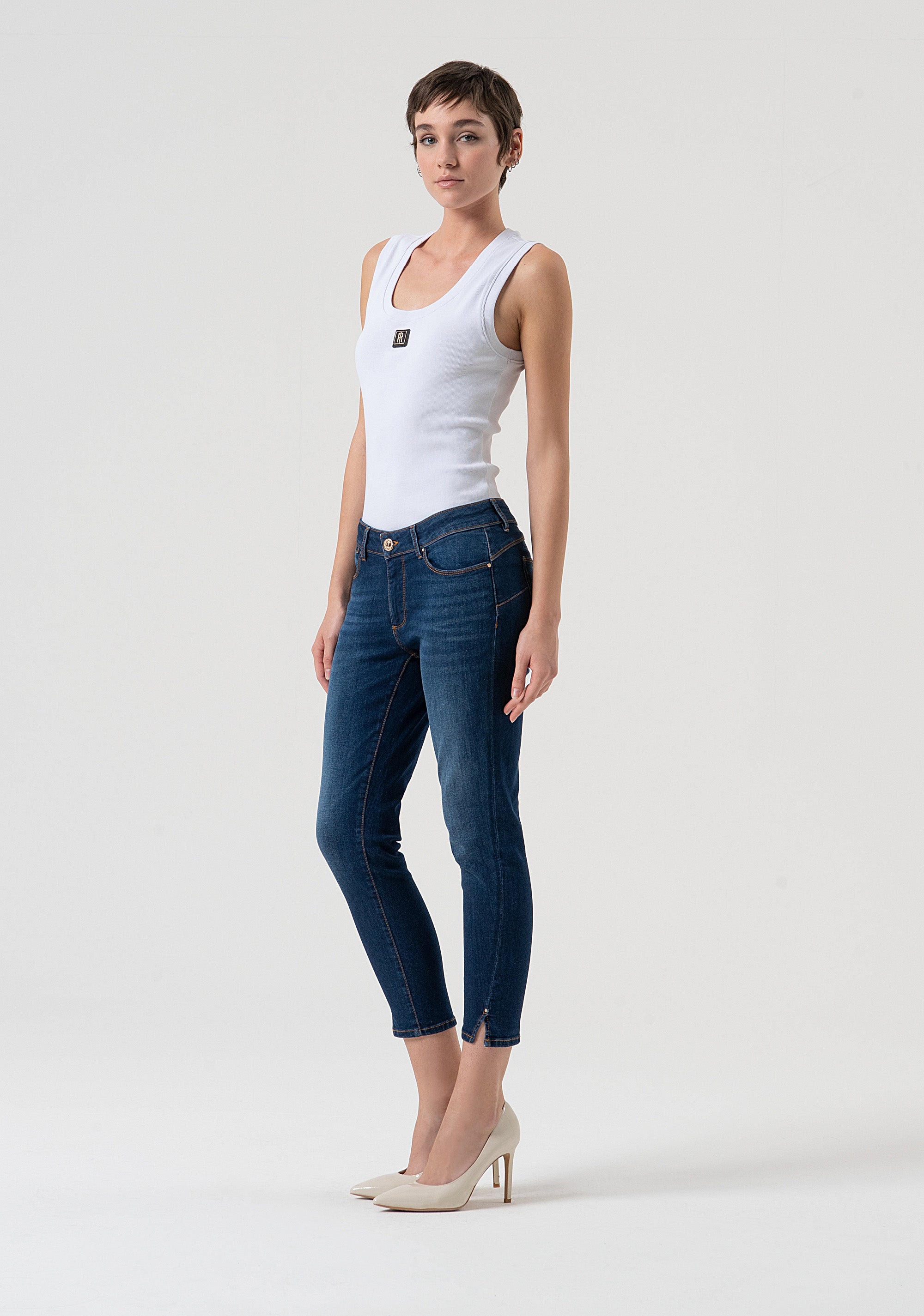 Jeans slim cropped effetto push up in denim con lavaggio medio FP25WV9002D46002-987 Fracomina