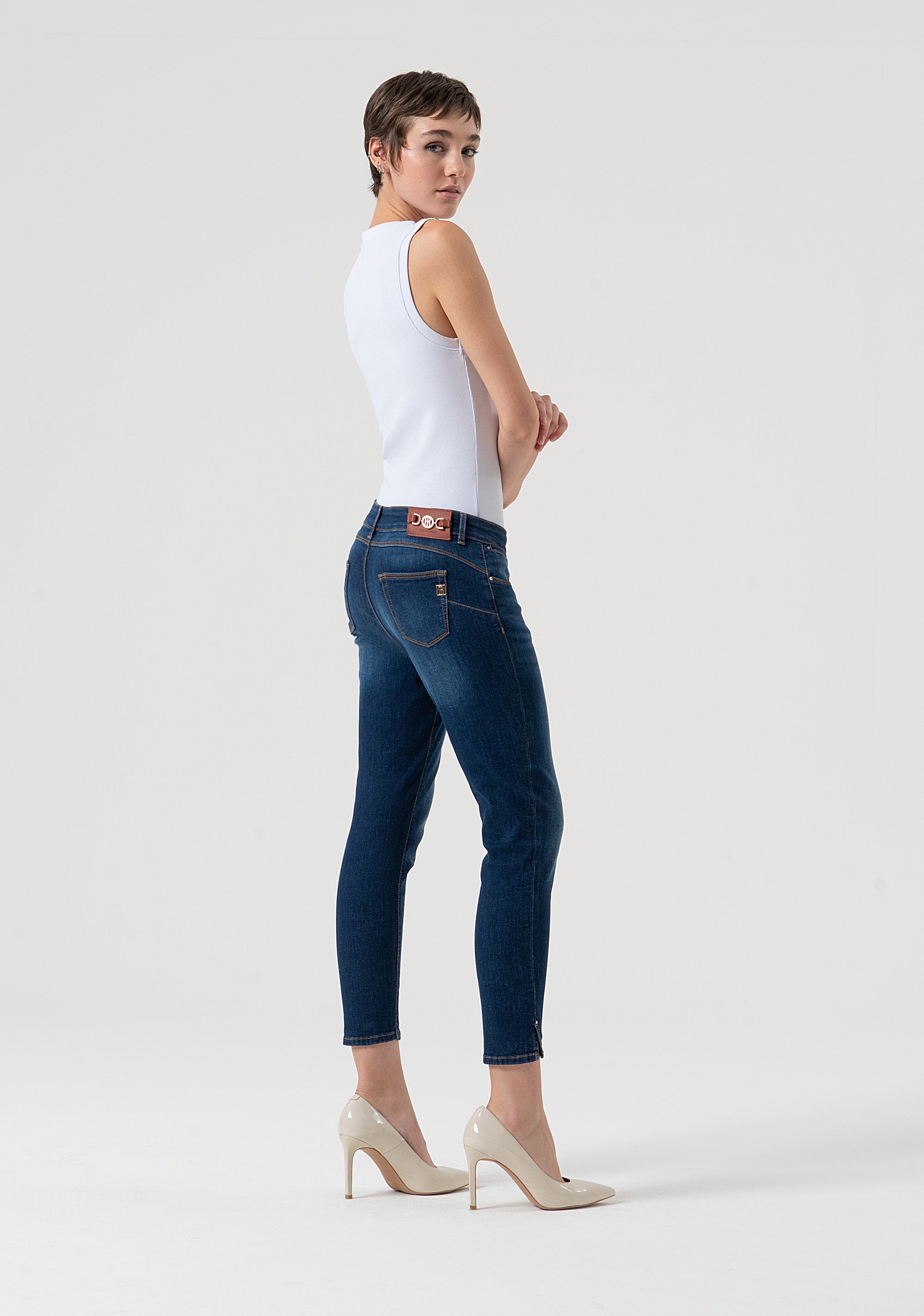Jeans slim cropped effetto push up in denim con lavaggio medio FP25WV9002D46002-987 Fracomina