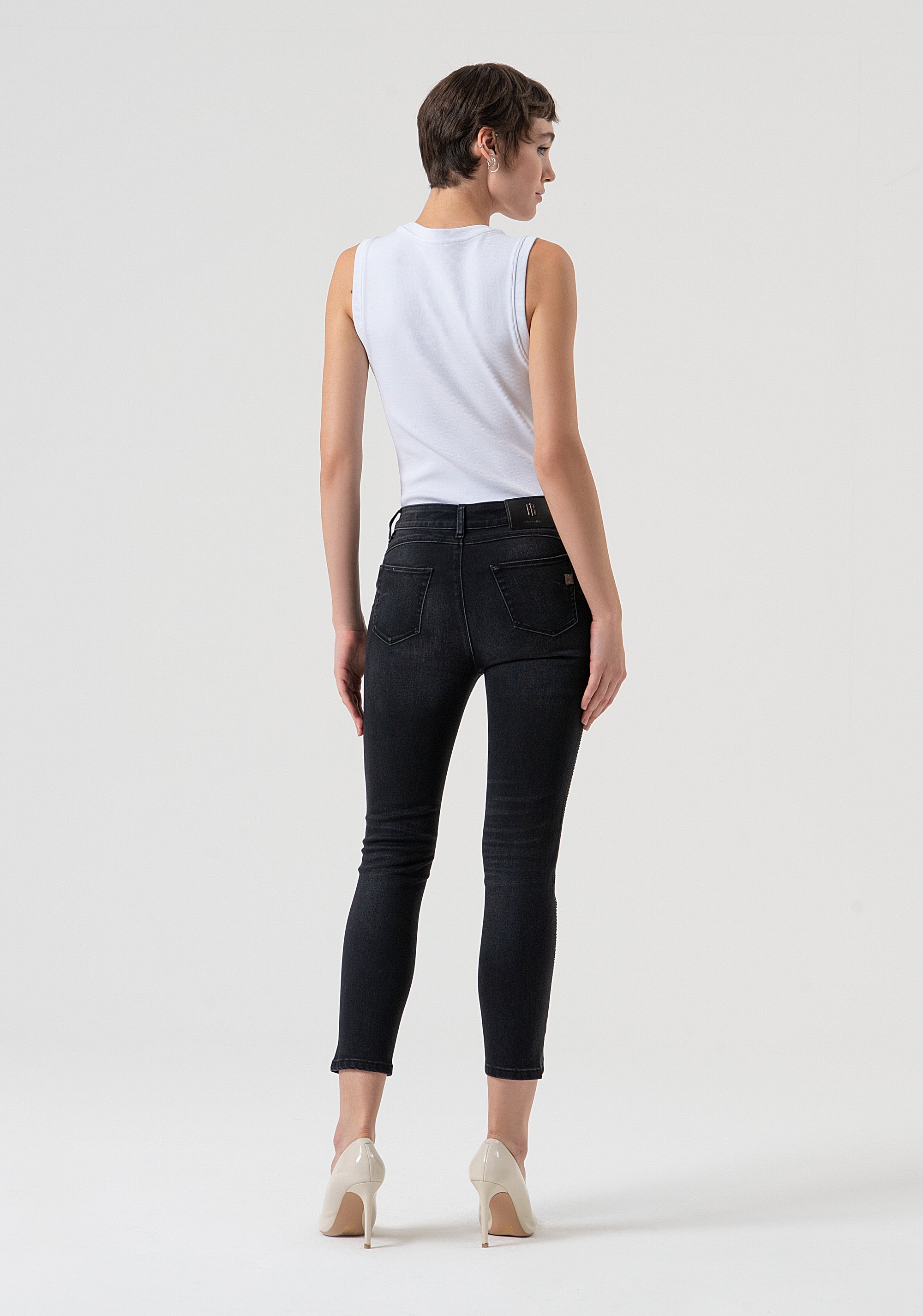 Jeans slim cropped effetto push up in denim nero con lavaggio scuro FP25WV9002D46404-H21 Fracomina