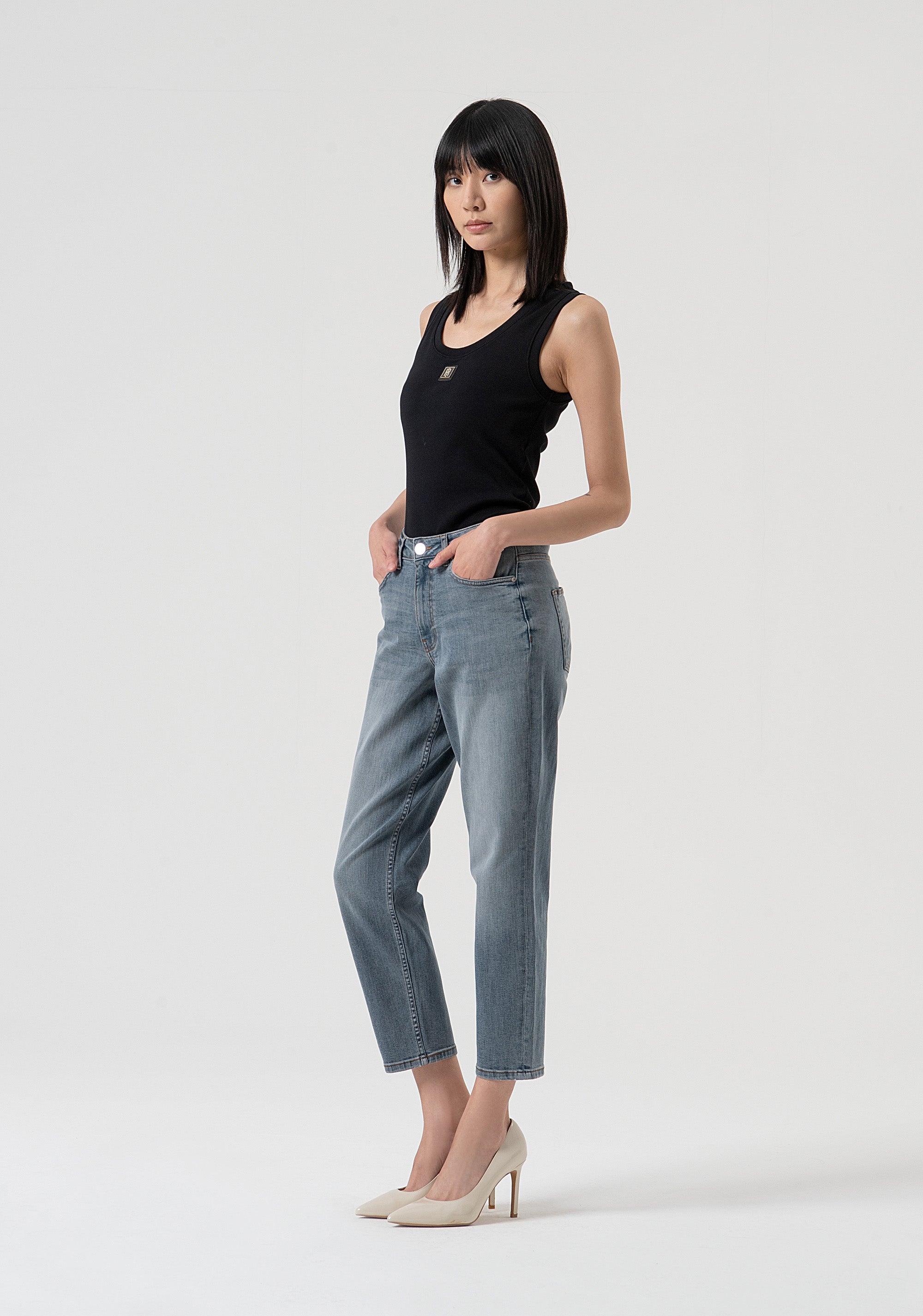 Jeans carrot mom fit in denim blu grey con lavaggio medio FP25WVD005D46093-C41 Fracomina