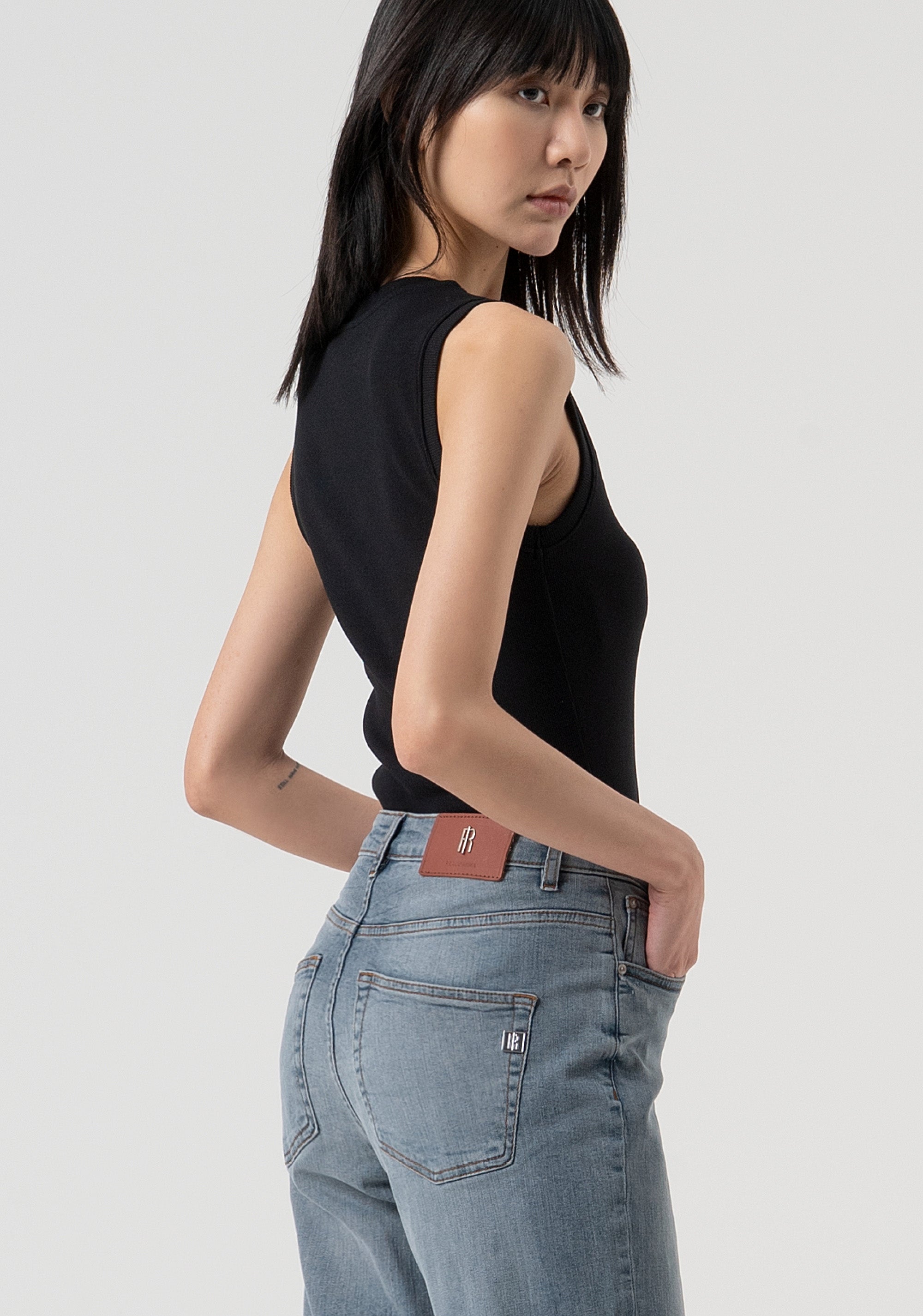 Jeans carrot mom fit in denim blu grey con lavaggio medio FP25WVD005D46093-C41 Fracomina
