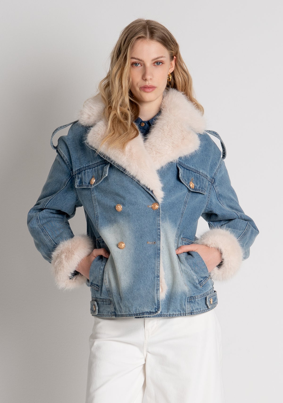 Giacca over in denim con lavaggio vintage e con finta pelliccia FP26WJ4002D40904 FRACOMINA