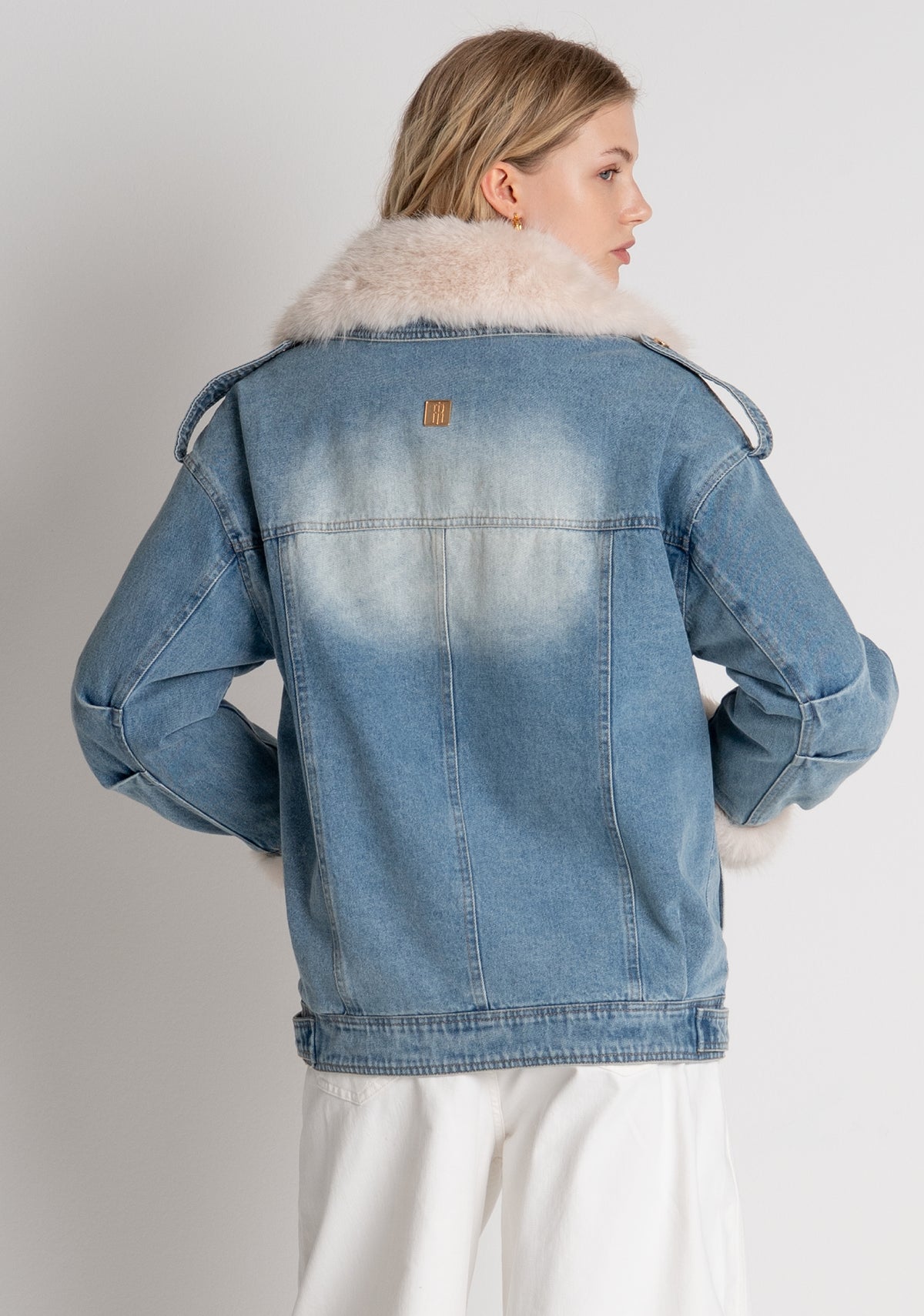 Giacca over in denim con lavaggio vintage e con finta pelliccia FP26WJ4002D40904 FRACOMINA