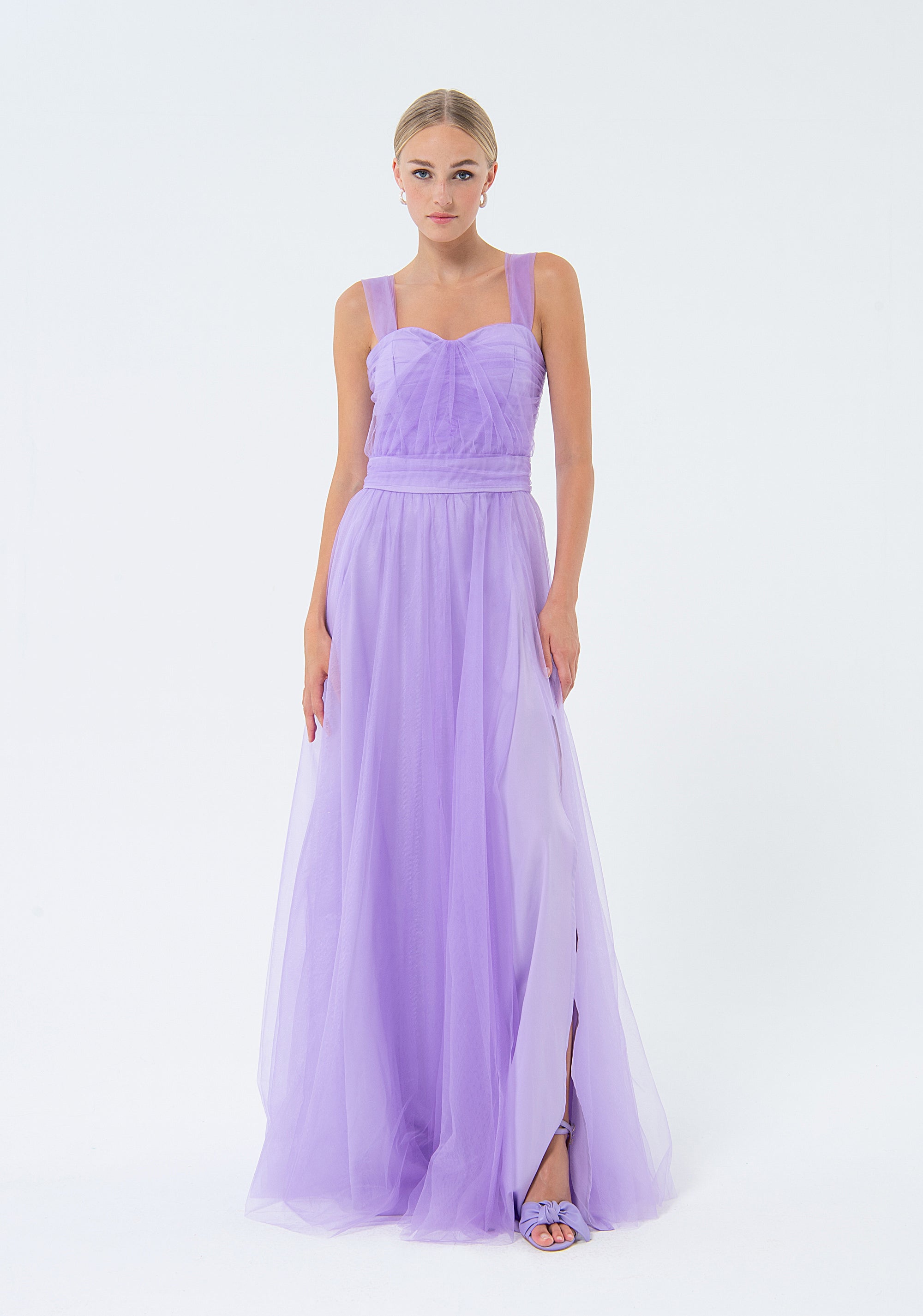 Abito senza maniche lungo con tulle