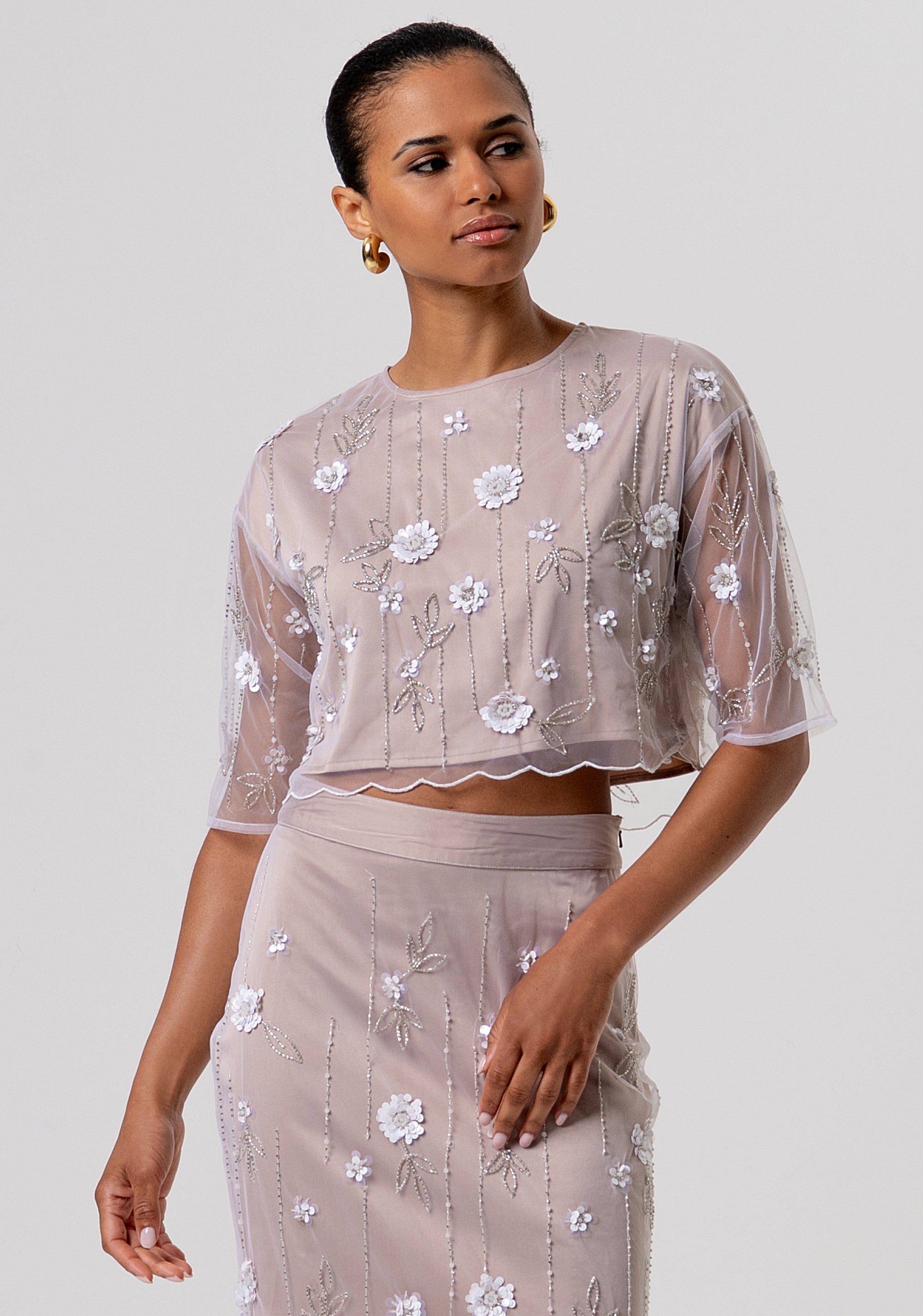 Top cropped in tulle con fiori e strass applicati FQ26ST1006W425E5
