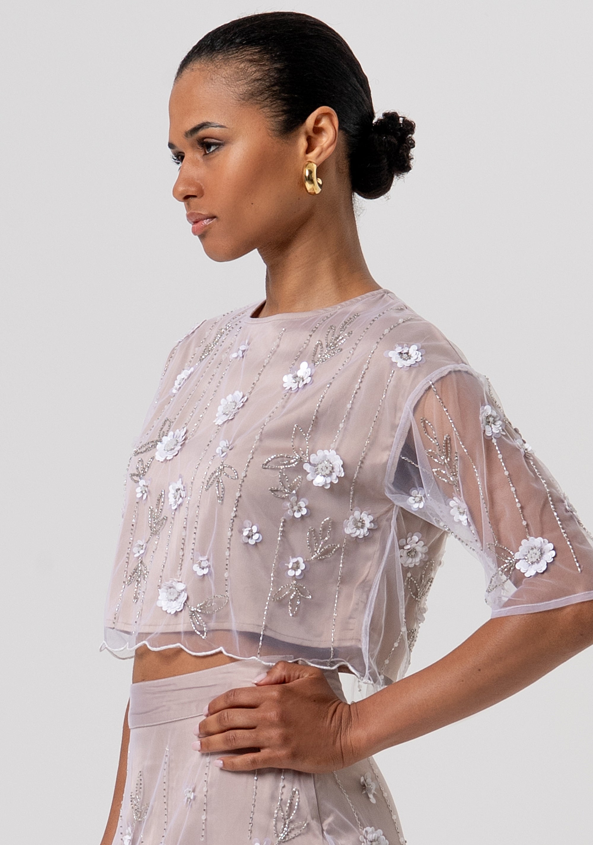 Top cropped in tulle con fiori e strass applicati FQ26ST1006W425E5-050 Fracomina