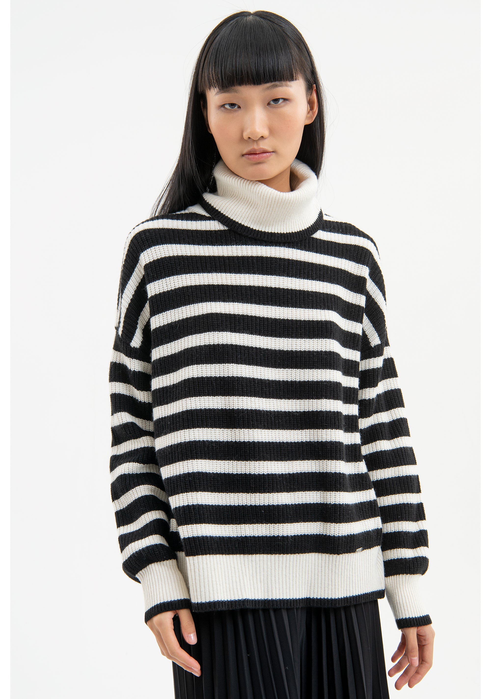 Maglia ampia a righe bicolore FR23WT7033K49401 FRACOMINA