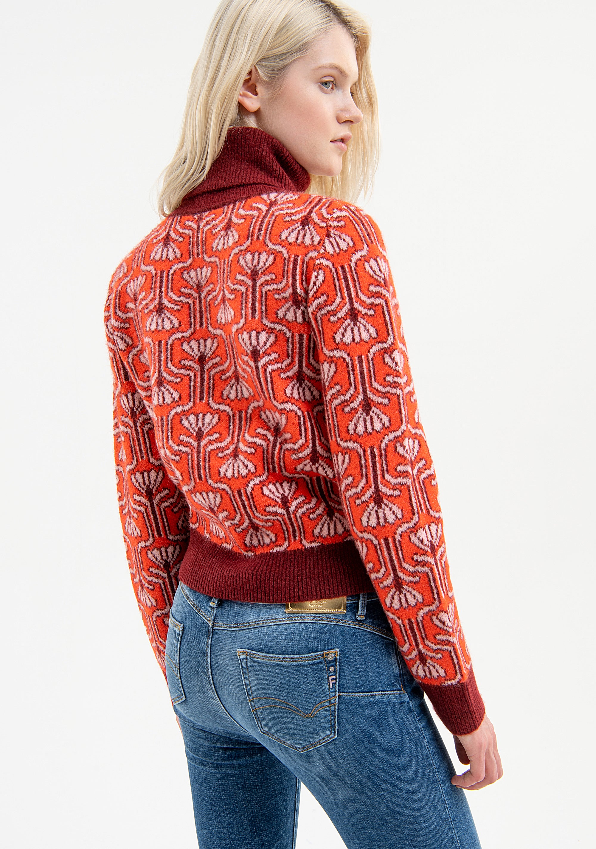 Maglia slim con jacquard floreale FR23WT7054K457F8 Fracomina