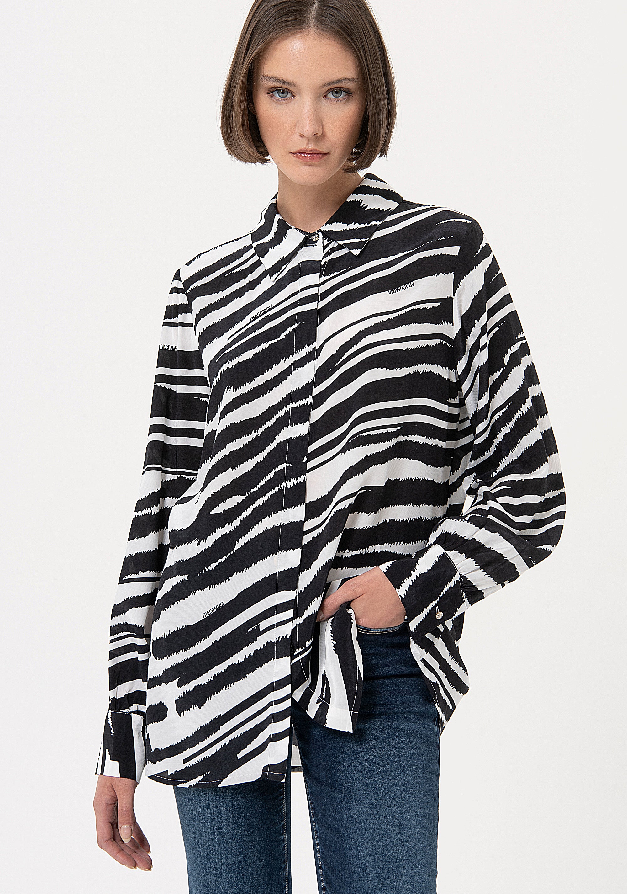 Camicia regular in fantasia zebrata FR24ST6017W583R8 Fracomina