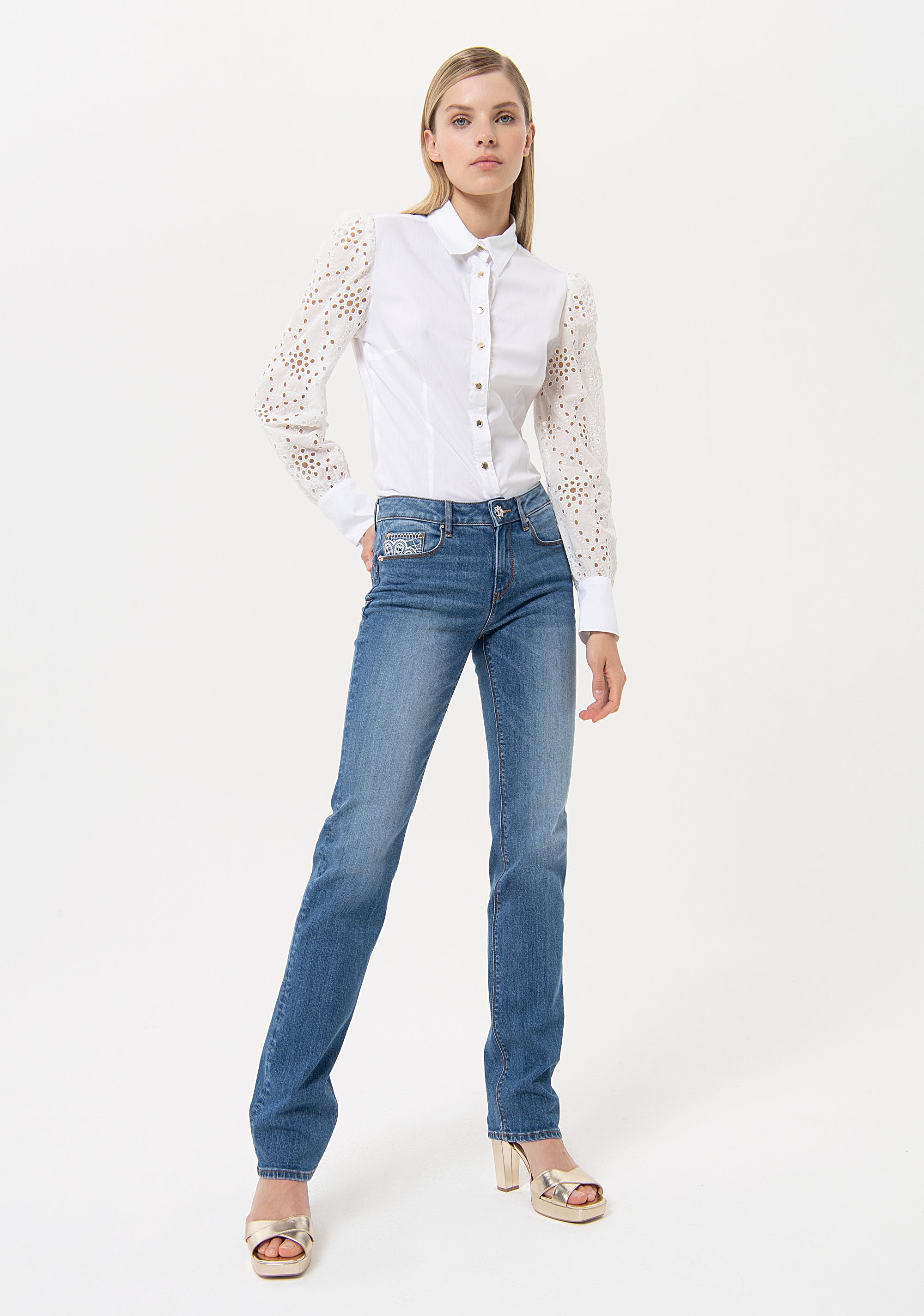Jeans linea diritta in denim con lavaggio medio FR24SV2015D401R9 Fracomina