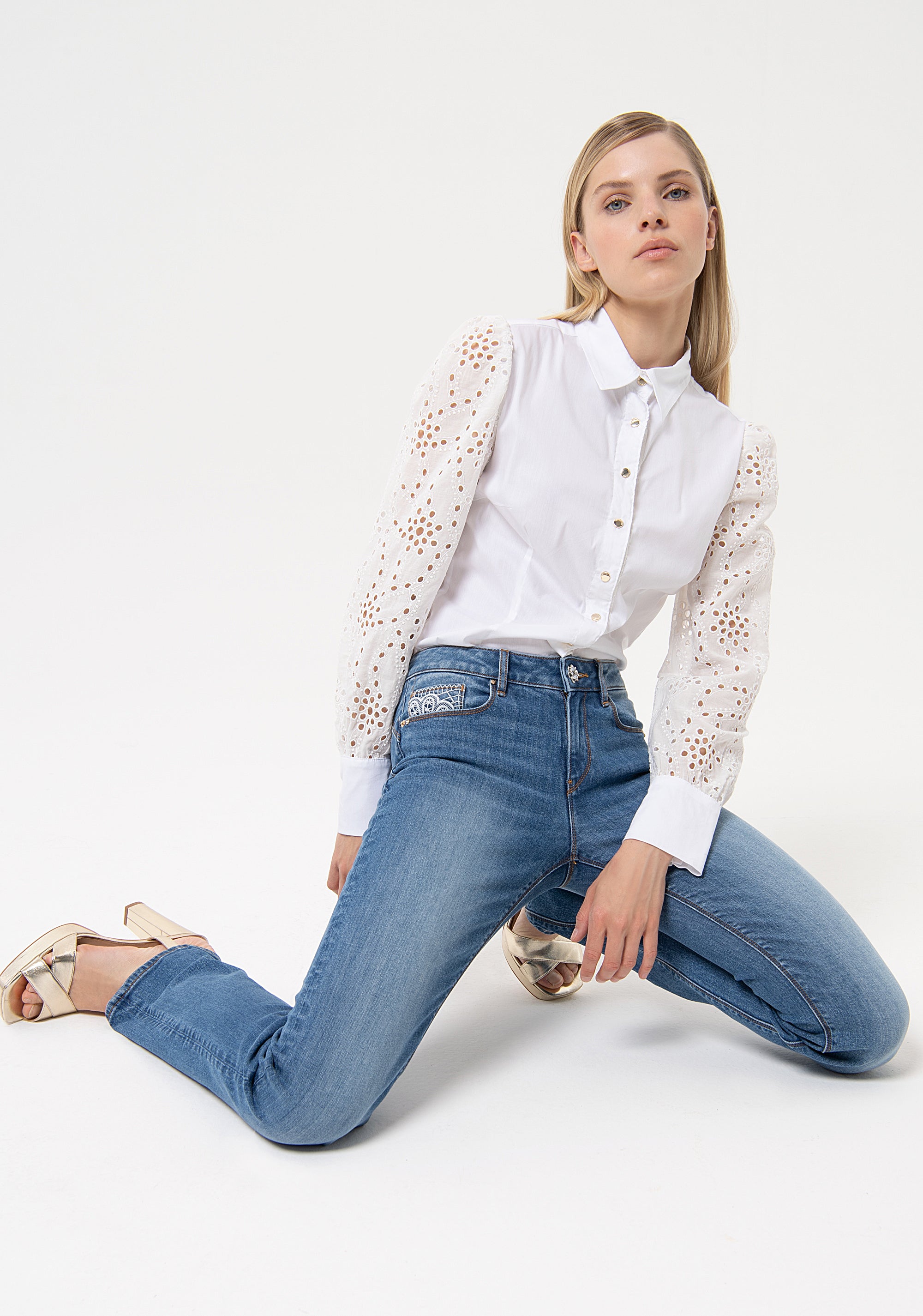 Jeans linea diritta in denim con lavaggio medio FR24SV2015D401R9 Fracomina