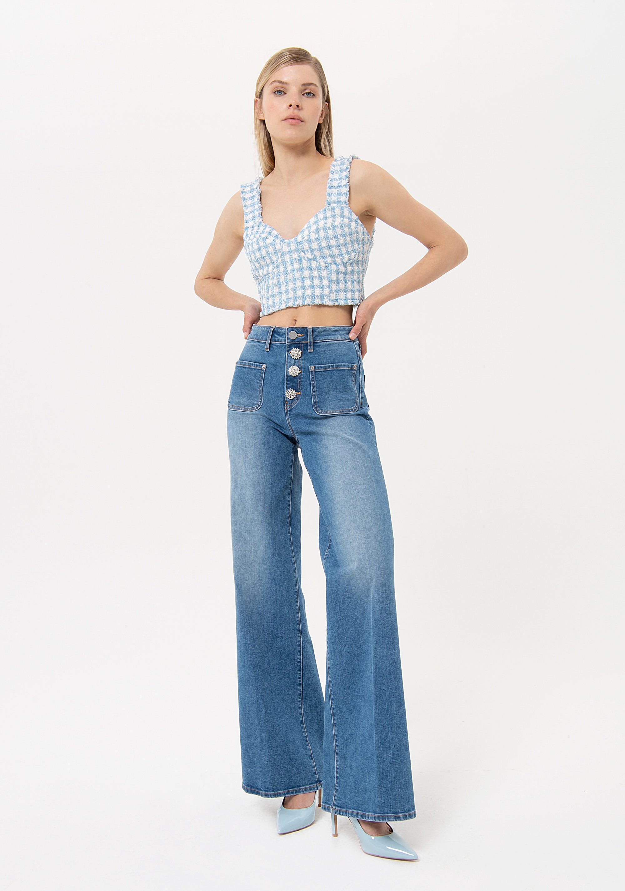 Jeans flare in denim con lavaggio medio