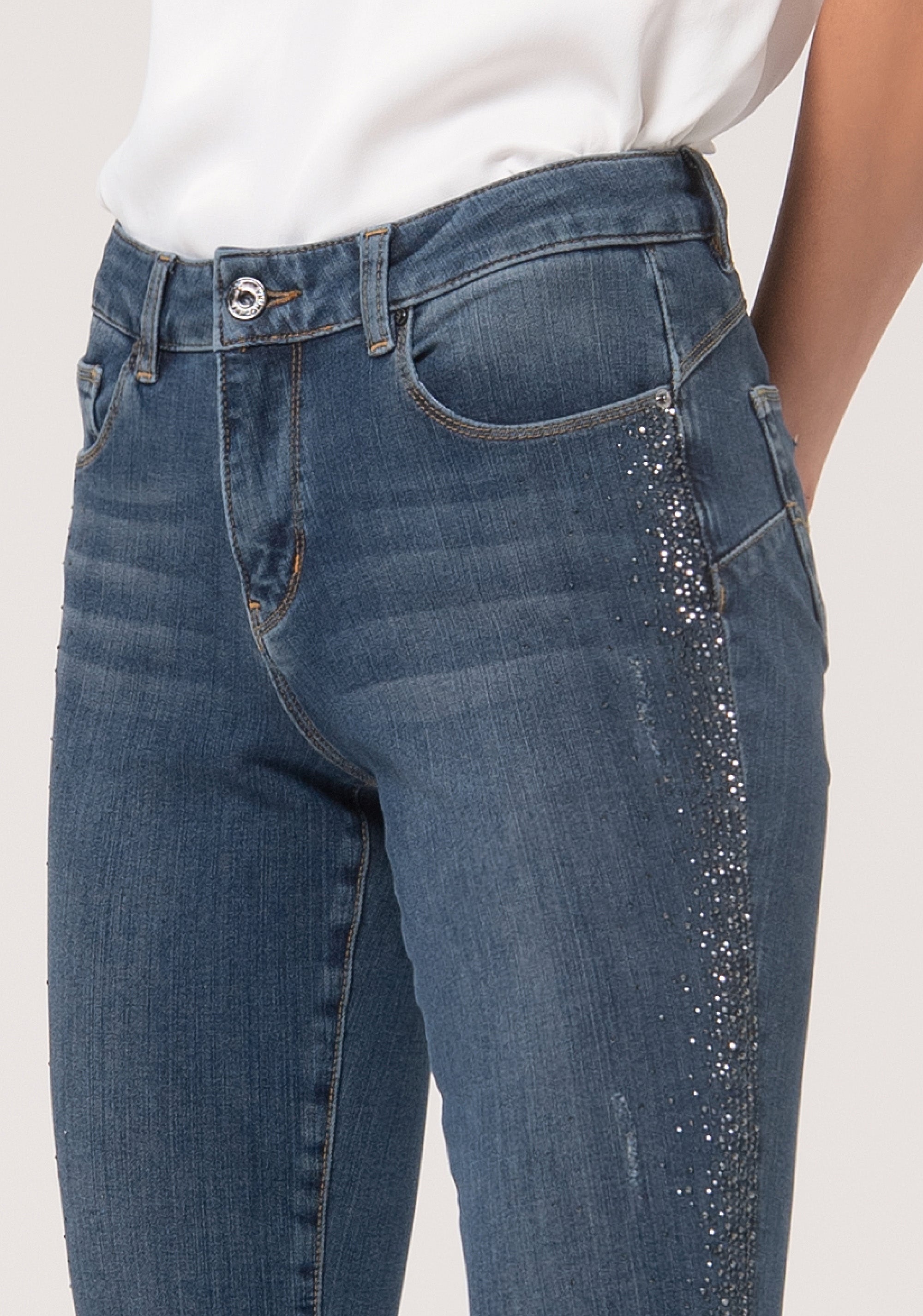 Jeans slim effetto perfect shape in denim stretch con lavaggio medio FR24WV8000D40802-987 Fracomina