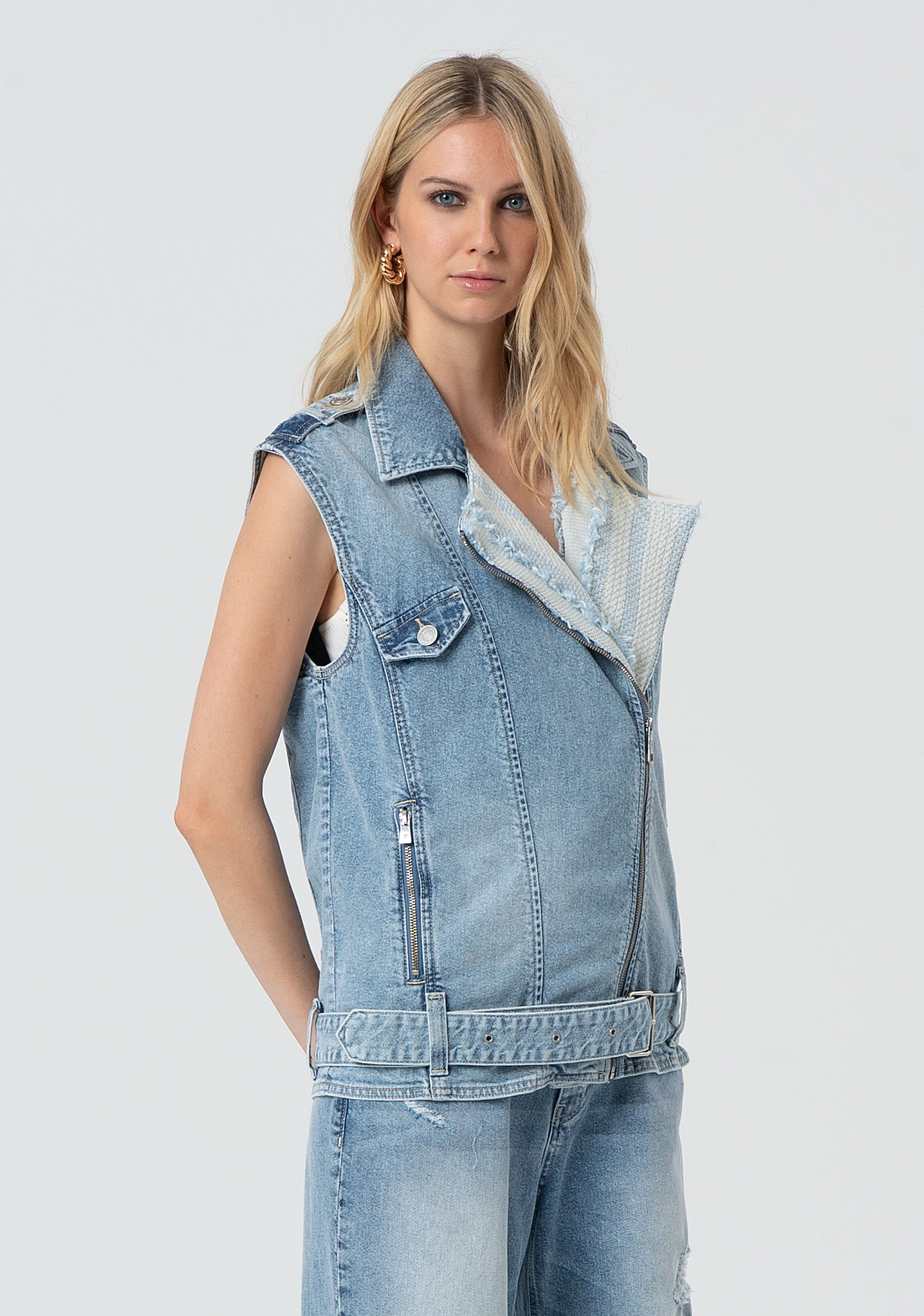Gilet regular in denim con lavaggio bleached FR25SJ5010D450S9-337 Fracomina