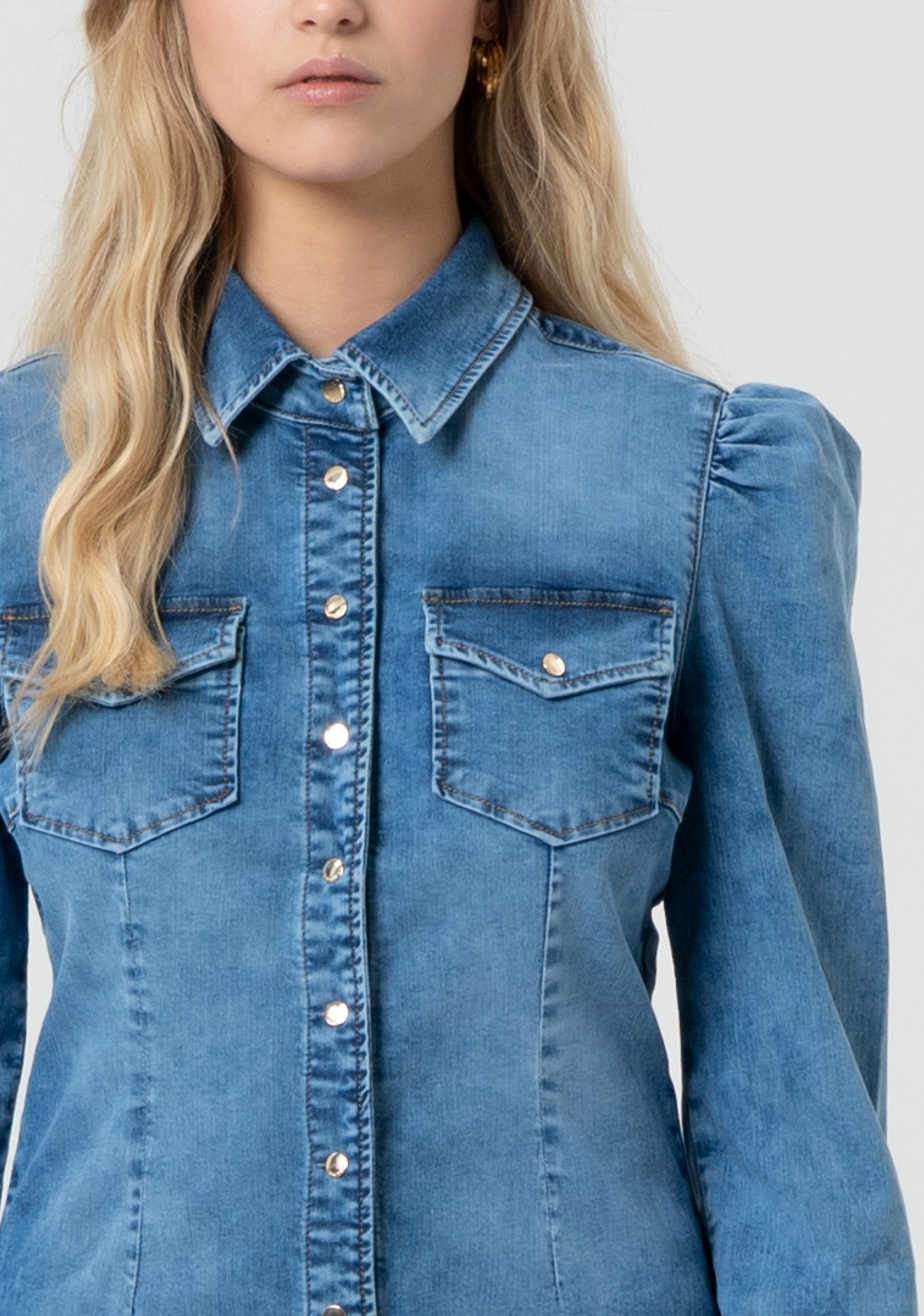 Camicia in denim con maniche a sbuffo