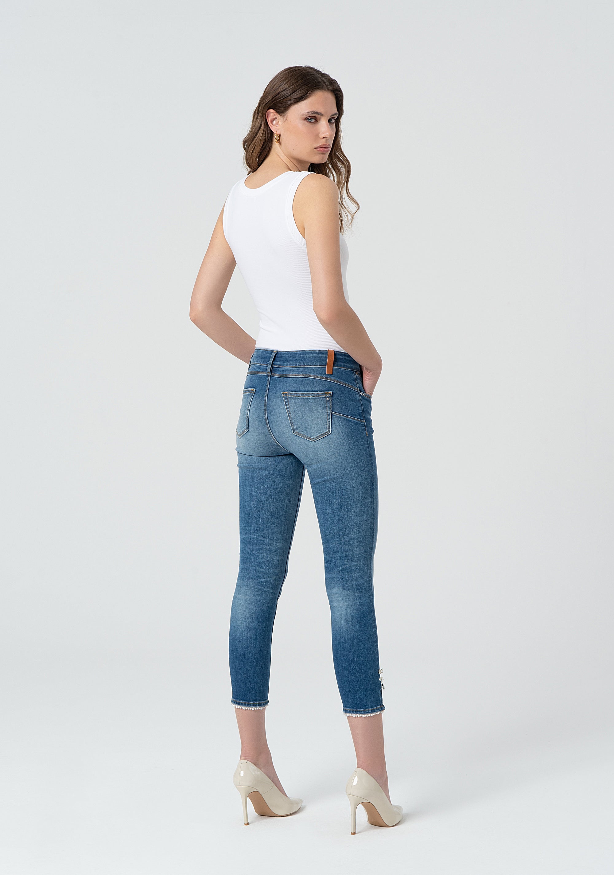 Jeans cropped effetto push up in denim con lavaggio medio FR25SV9002D46093-349 Fracomina