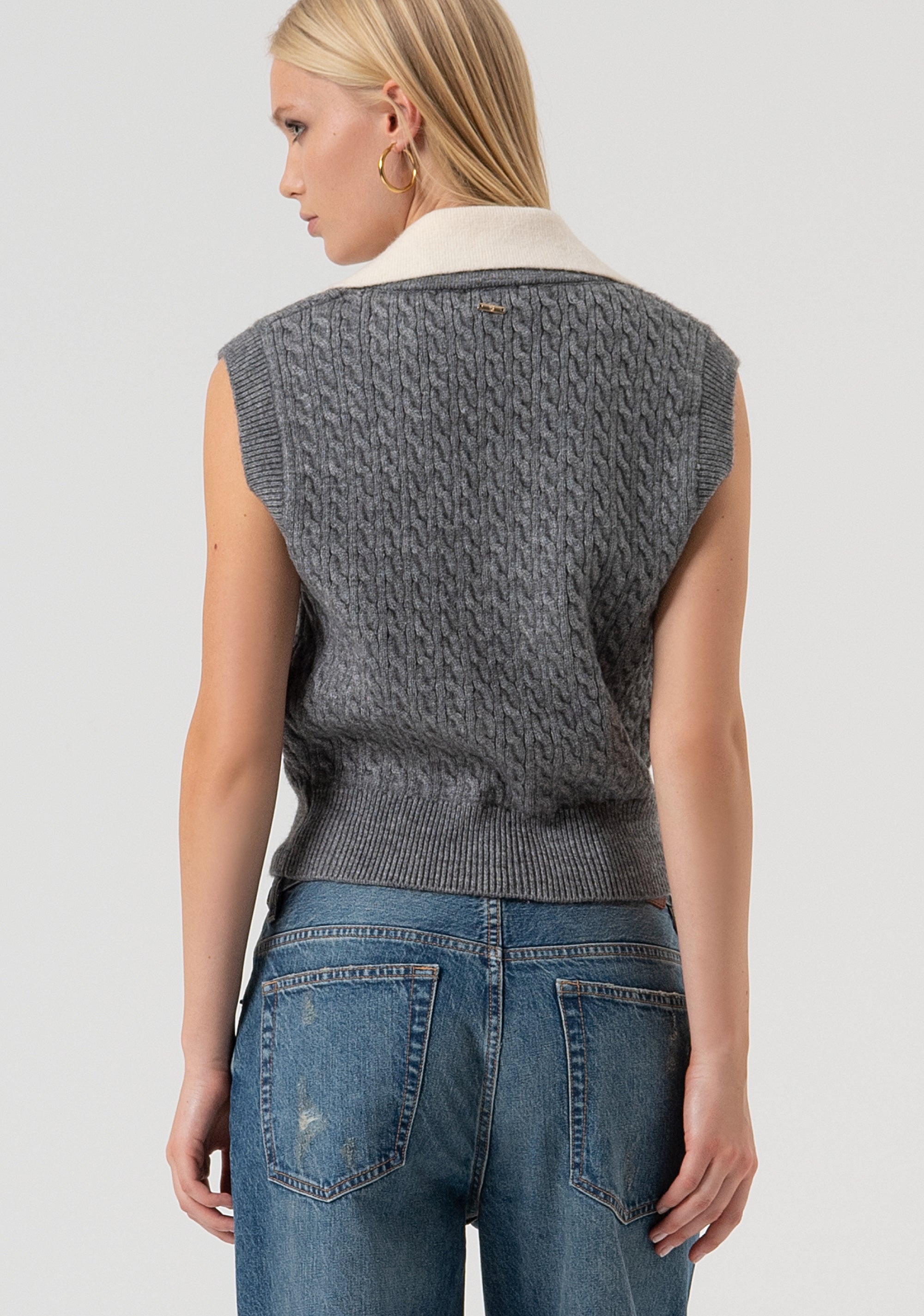 Gilet regular in maglia con punto treccia FR25WJ5011K55401-T55 Fracomina