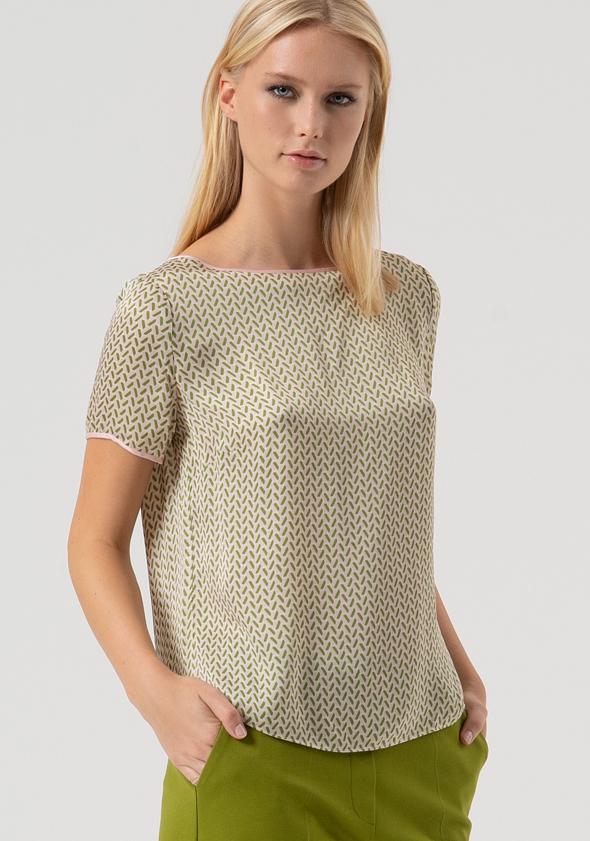 Blusa regular in fantasia geometrica con seta FR25WT1017W807K1-T58 Fracomina