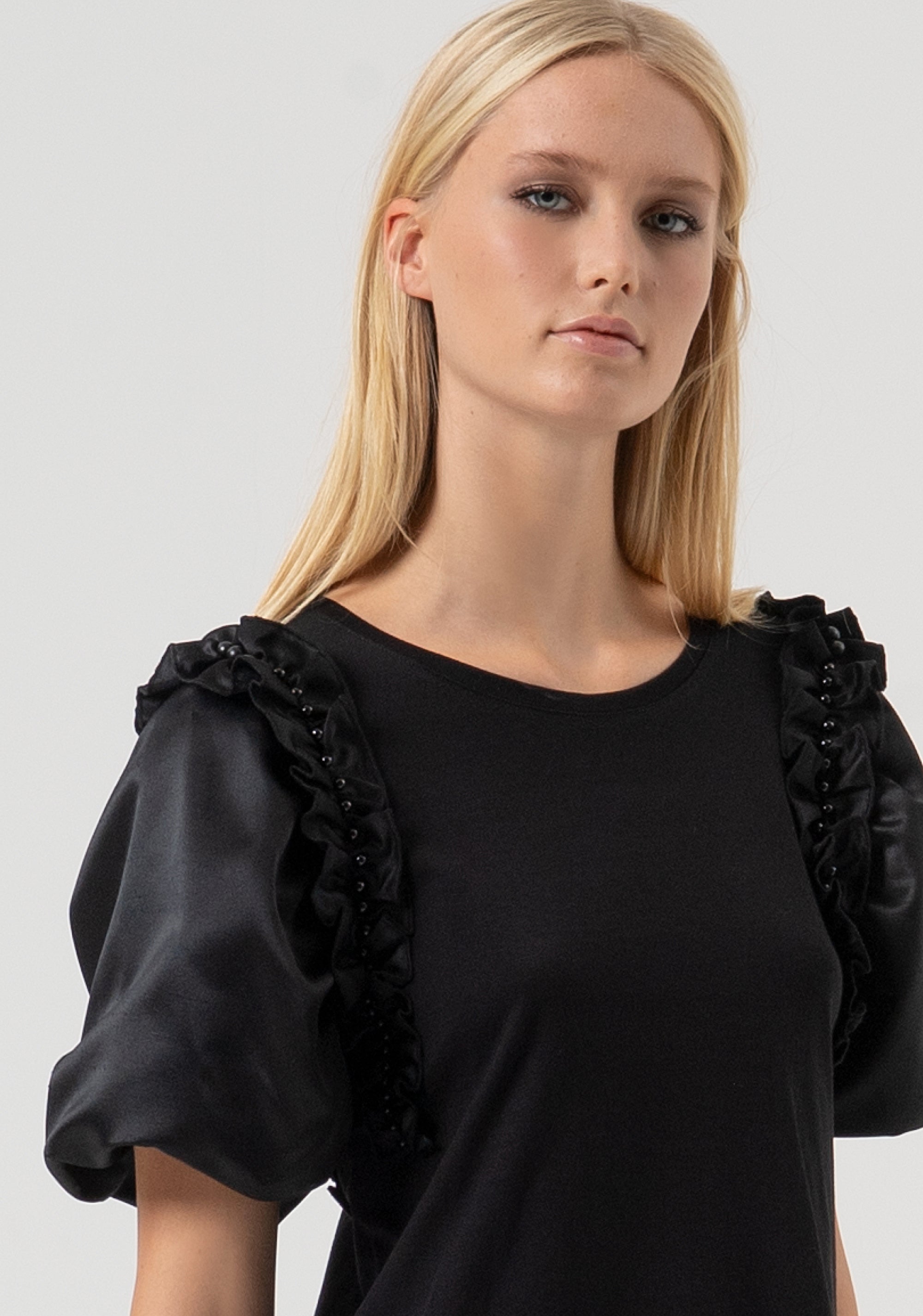 T-shirt regular in jersey con maniche a palloncino in raso FR25WT3041J400R9-053 Fracomina