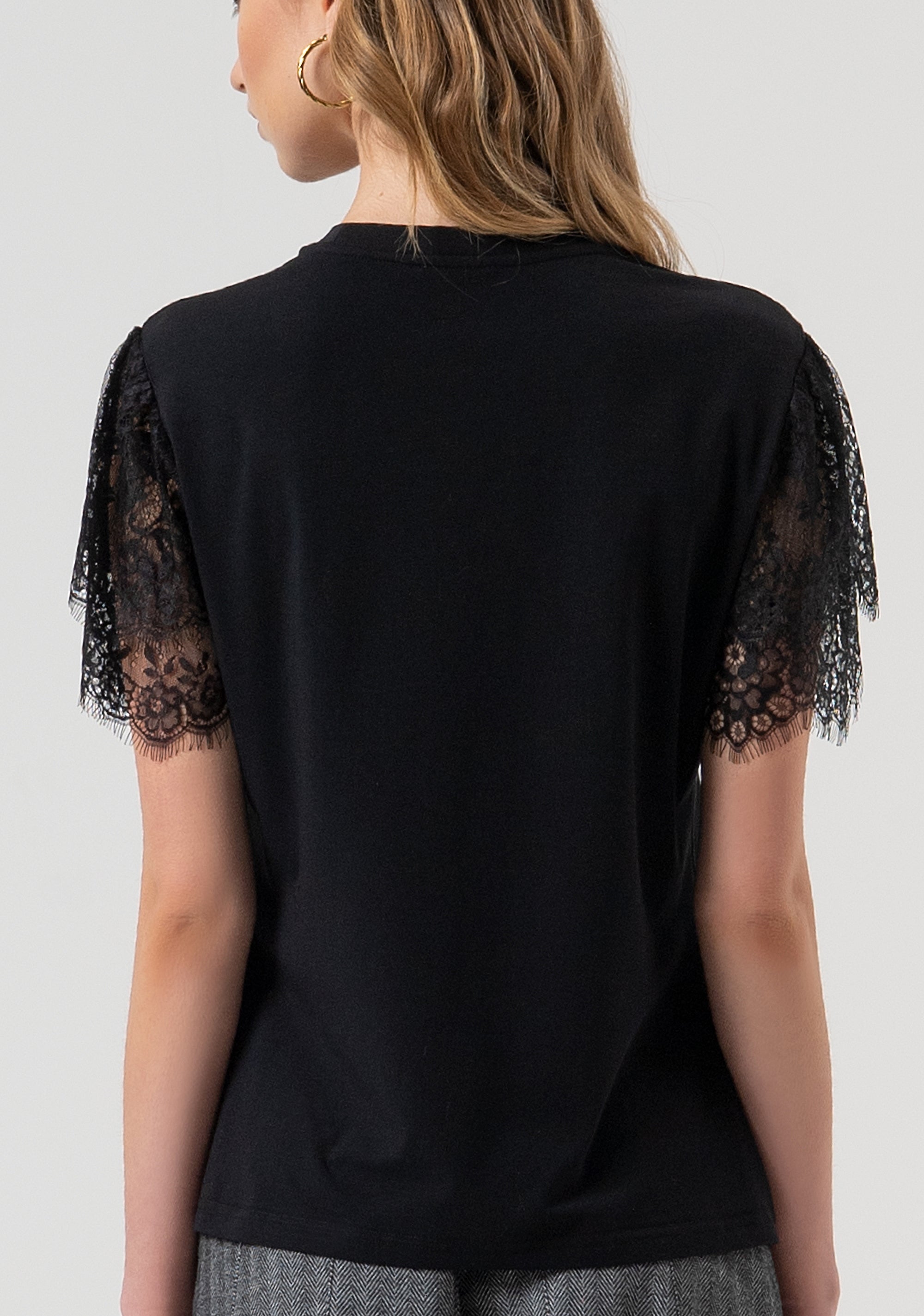 T-shirt regular in jersey con maniche corte in pizzo FR25WT3059J401G1-053 Fracomina