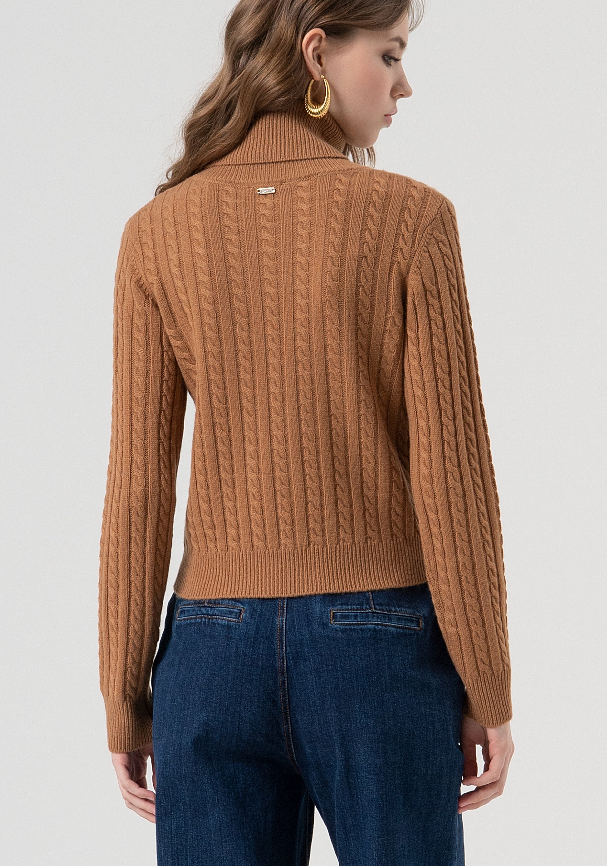 Maglia regular con punto treccia in lana e cashmere