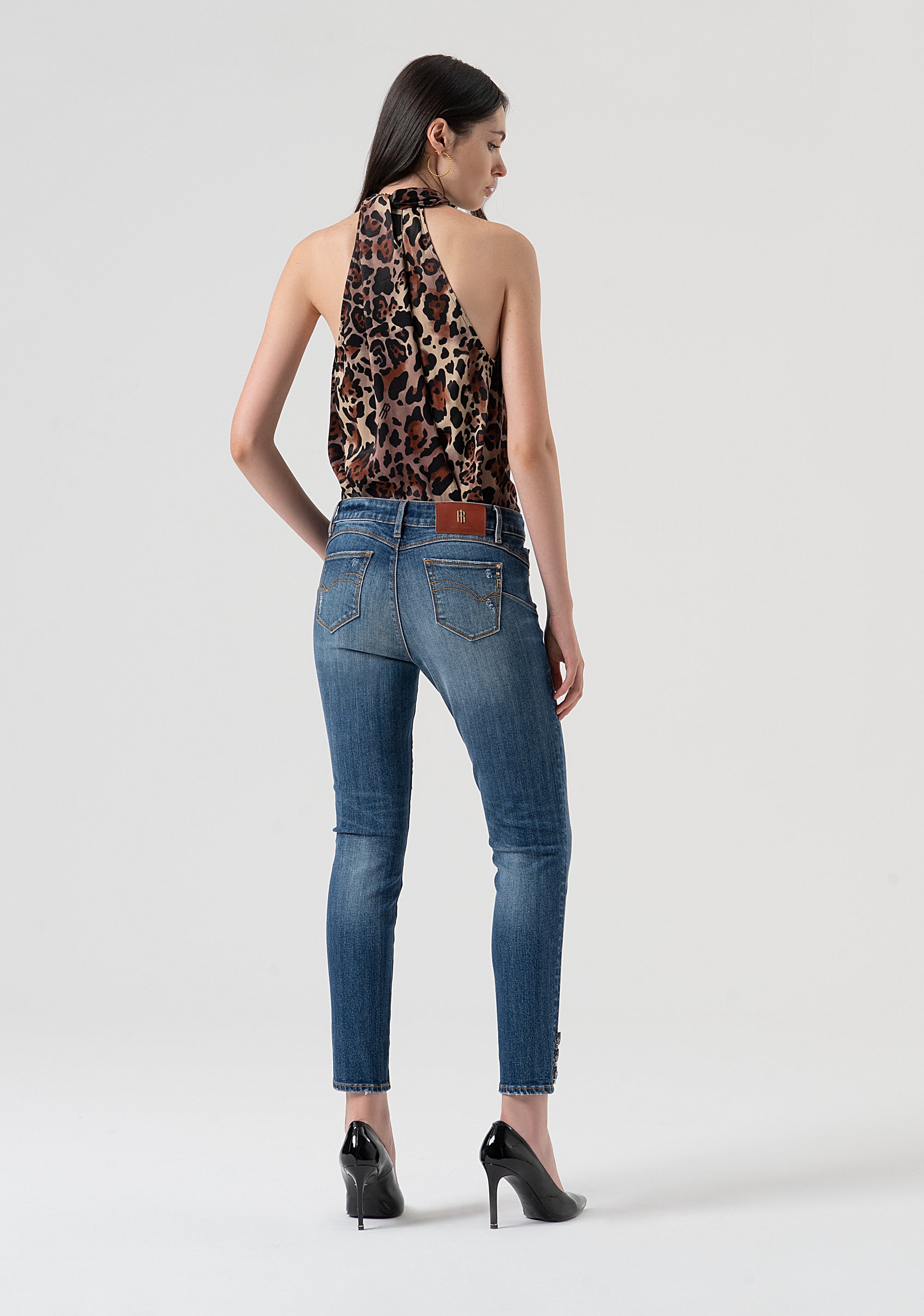 Jeans slim effetto push up in denim con lavaggio medio FR25WV8000D401P2-A99 Fracomina