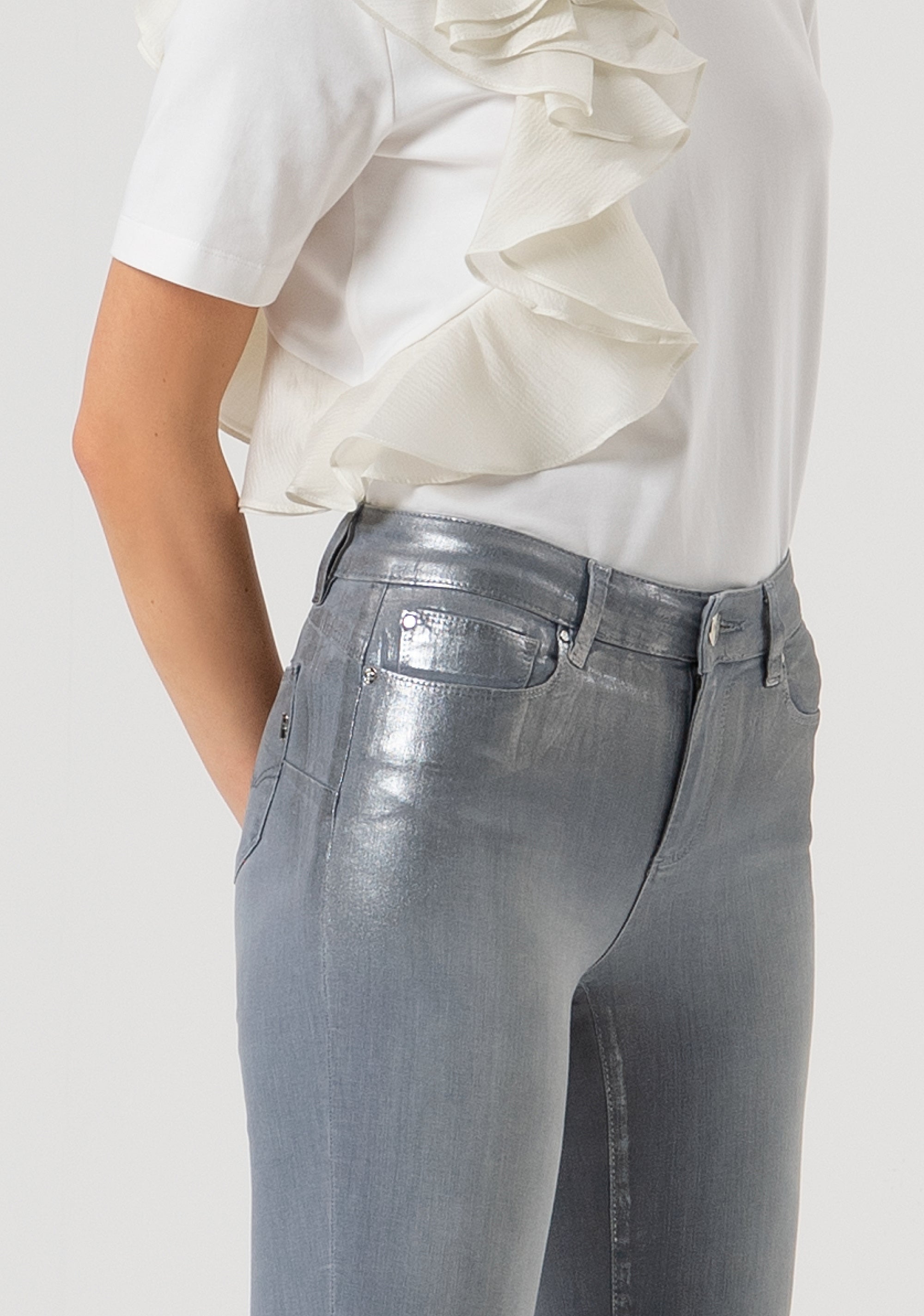 Jeans slim effetto push up in denim grigio con spalmatura FR25WV8000D408P9-T54 Fracomina