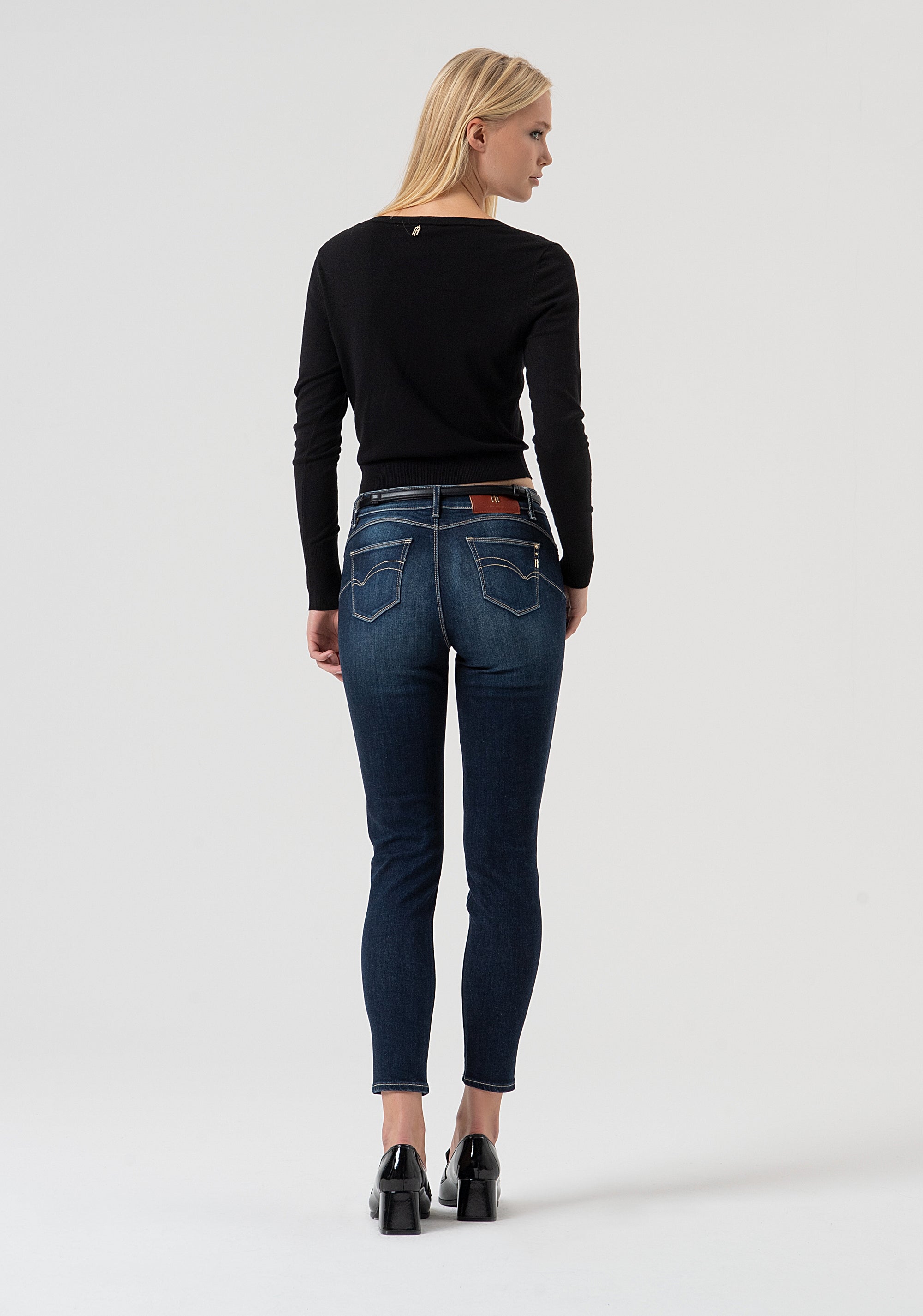 Jeans slim effetto push up in denim con lavaggio scuro FR25WV8000D46001-117 Fracomina