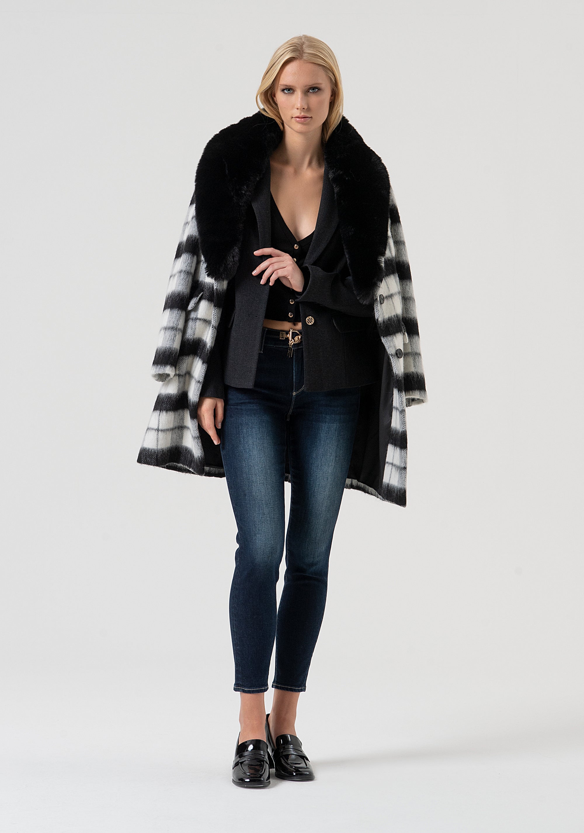 Jeans slim effetto push up in denim con lavaggio scuro FR25WV8000D46001-117 Fracomina