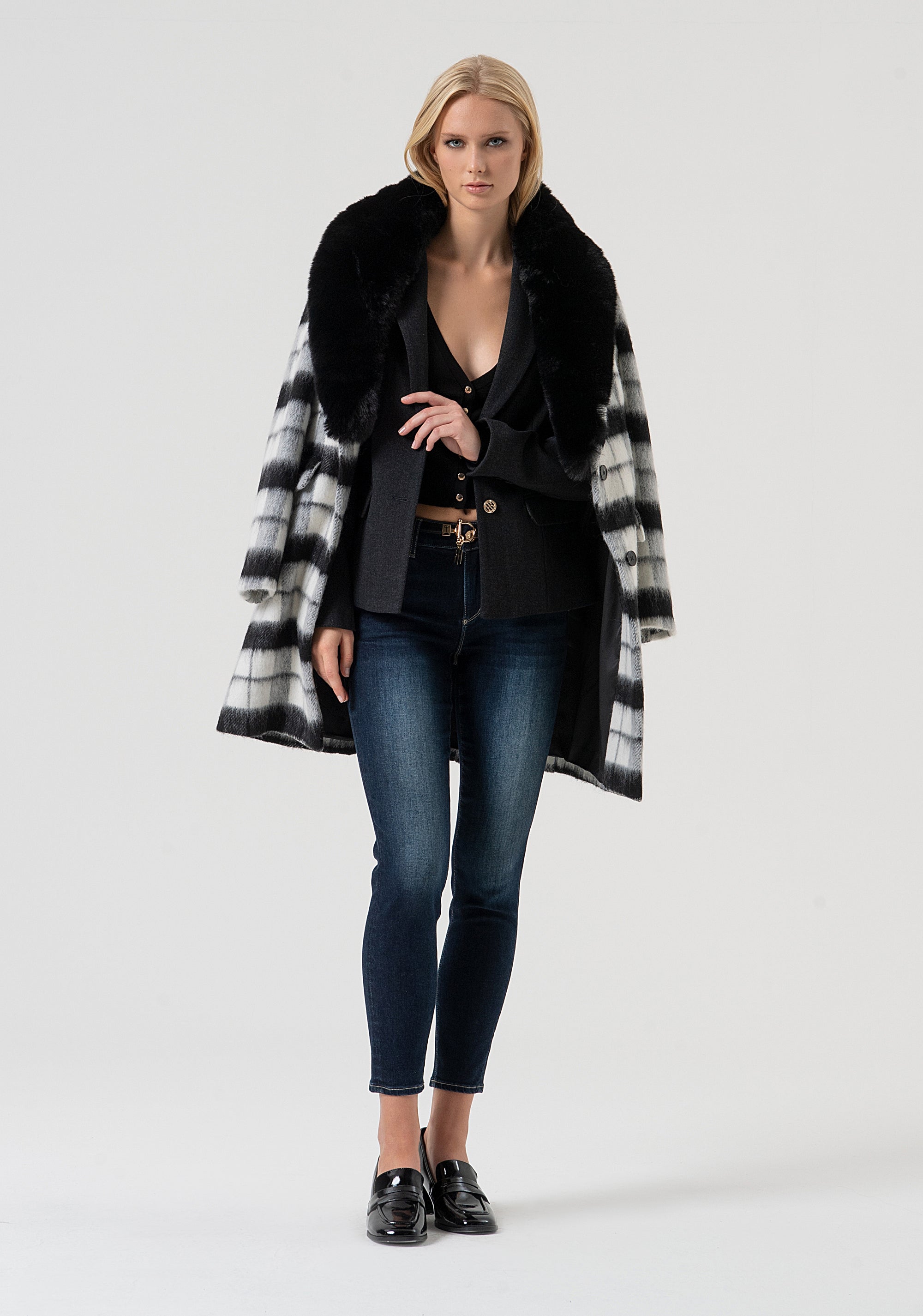 Jeans slim effetto push up in denim con lavaggio scuro FR25WV8000D46001-117 Fracomina