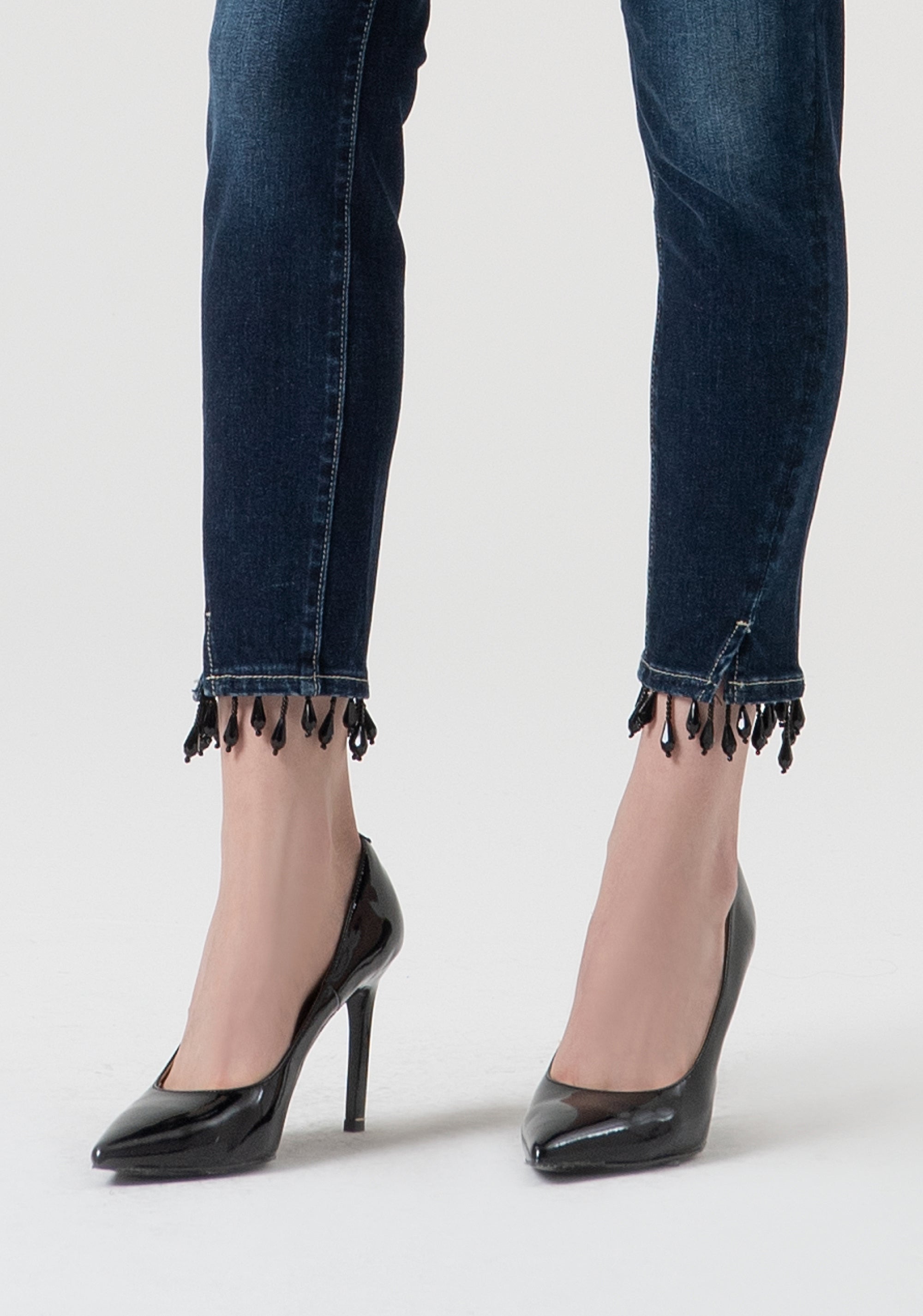 Jeans slim cropped effetto push up in denim con lavaggio scuro FR25WV9002D46001-117 Fracomina
