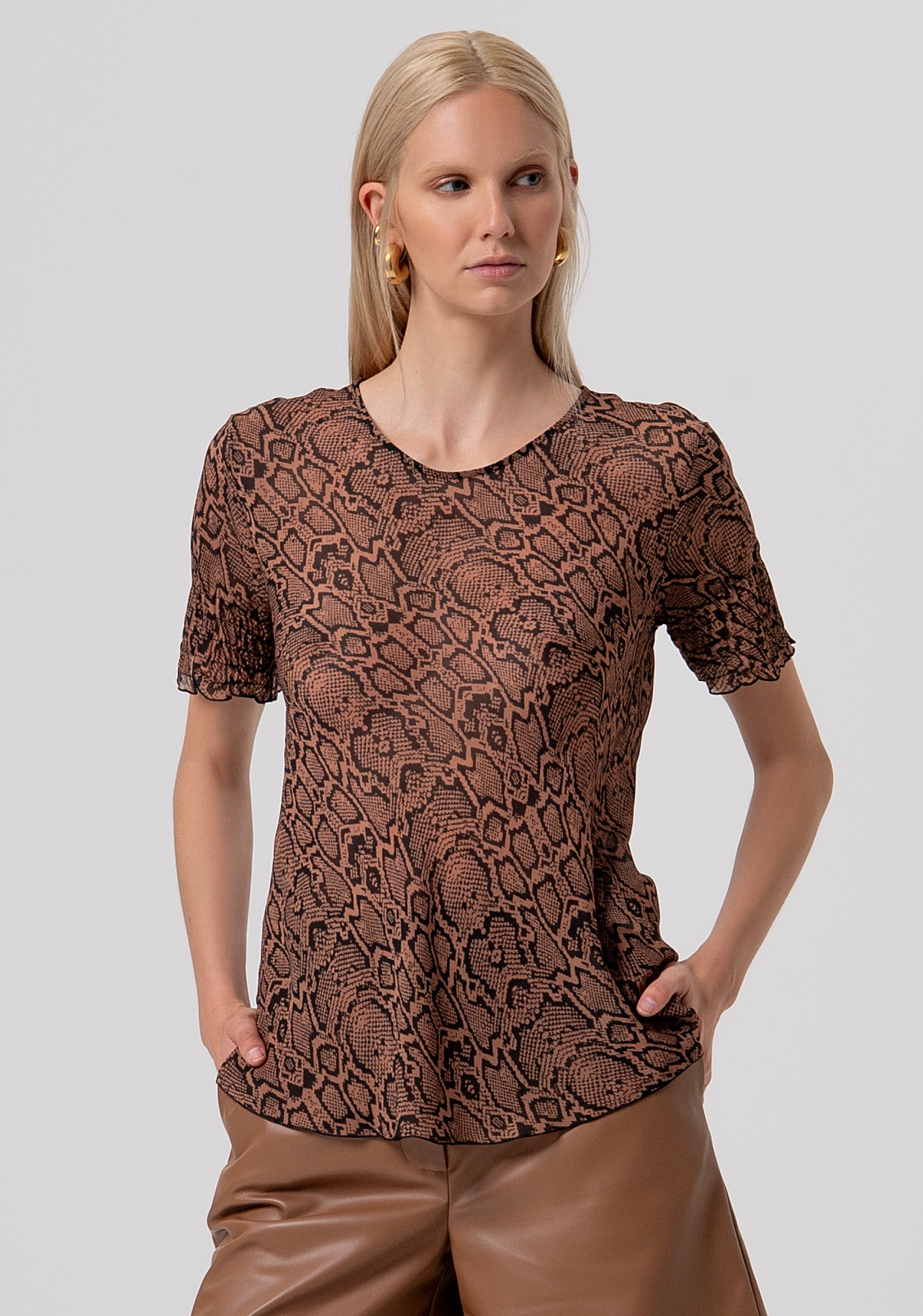 Top regular in viscosa con fantasia animalier FR26ST1054W428L7-M26 Fracomina