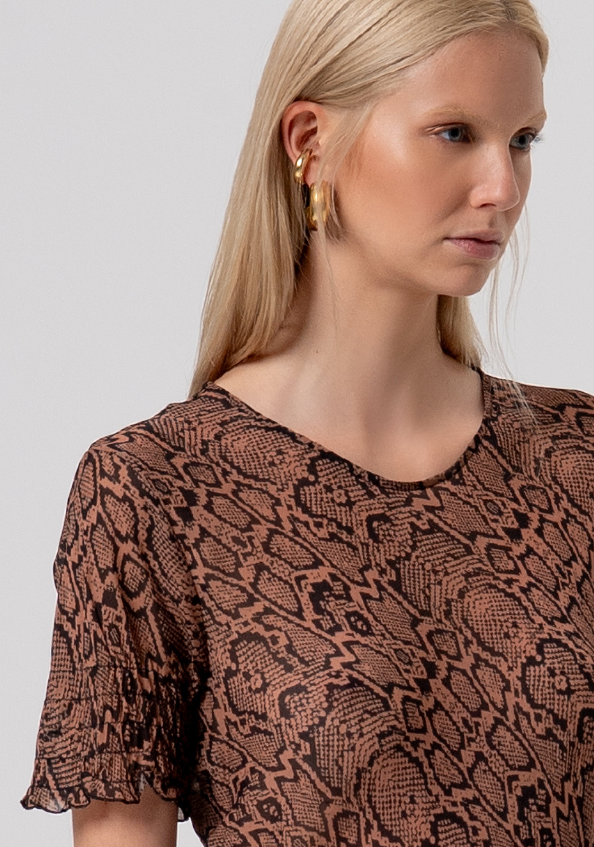Top regular in viscosa con fantasia animalier FR26ST1054W428L7-M26 Fracomina