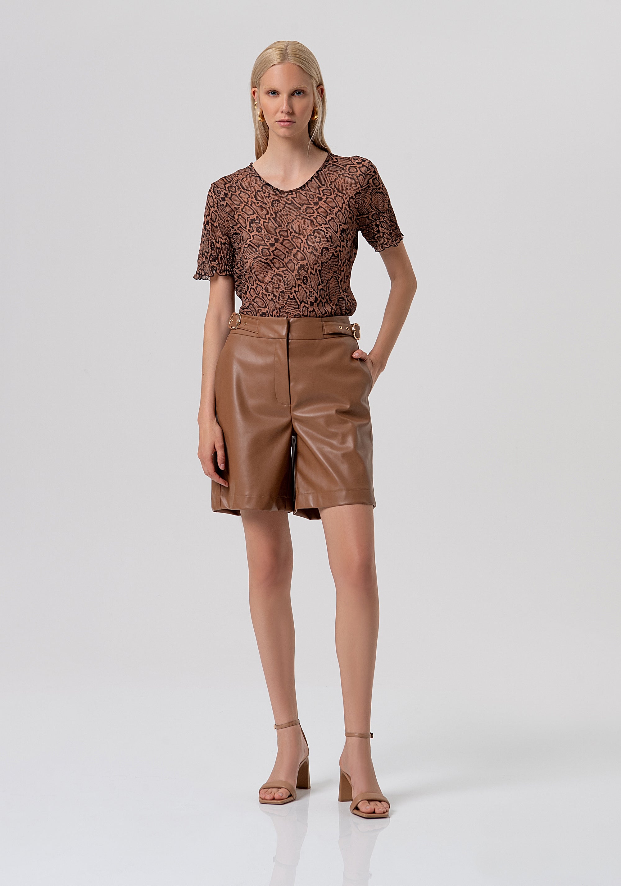 Top regular in viscosa con fantasia animalier FR26ST1054W428L7-M26 Fracomina