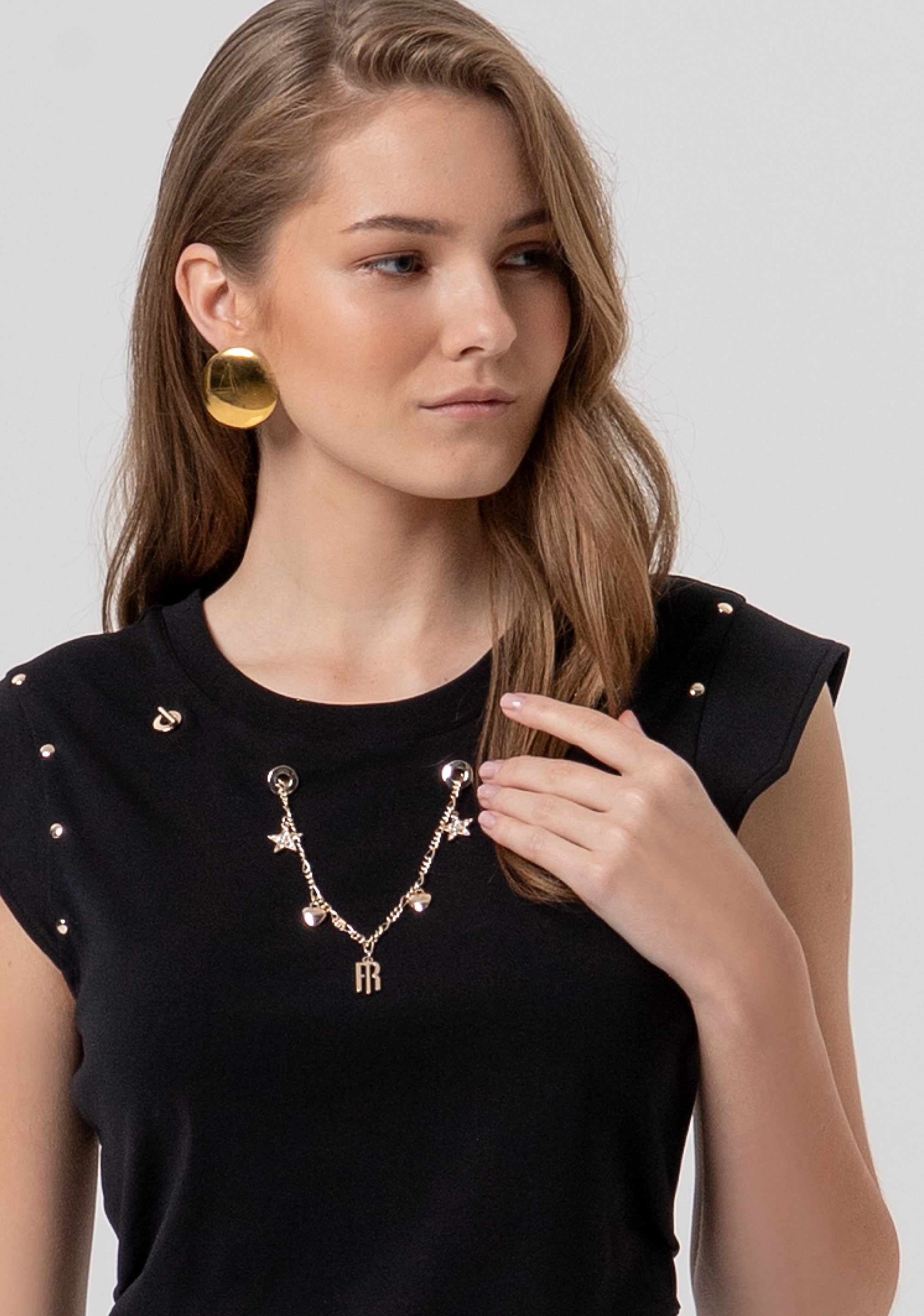 T-shirt regular in jersey con occhielli vela e collana abbinata FR26ST3026J40801-053 Fracomina