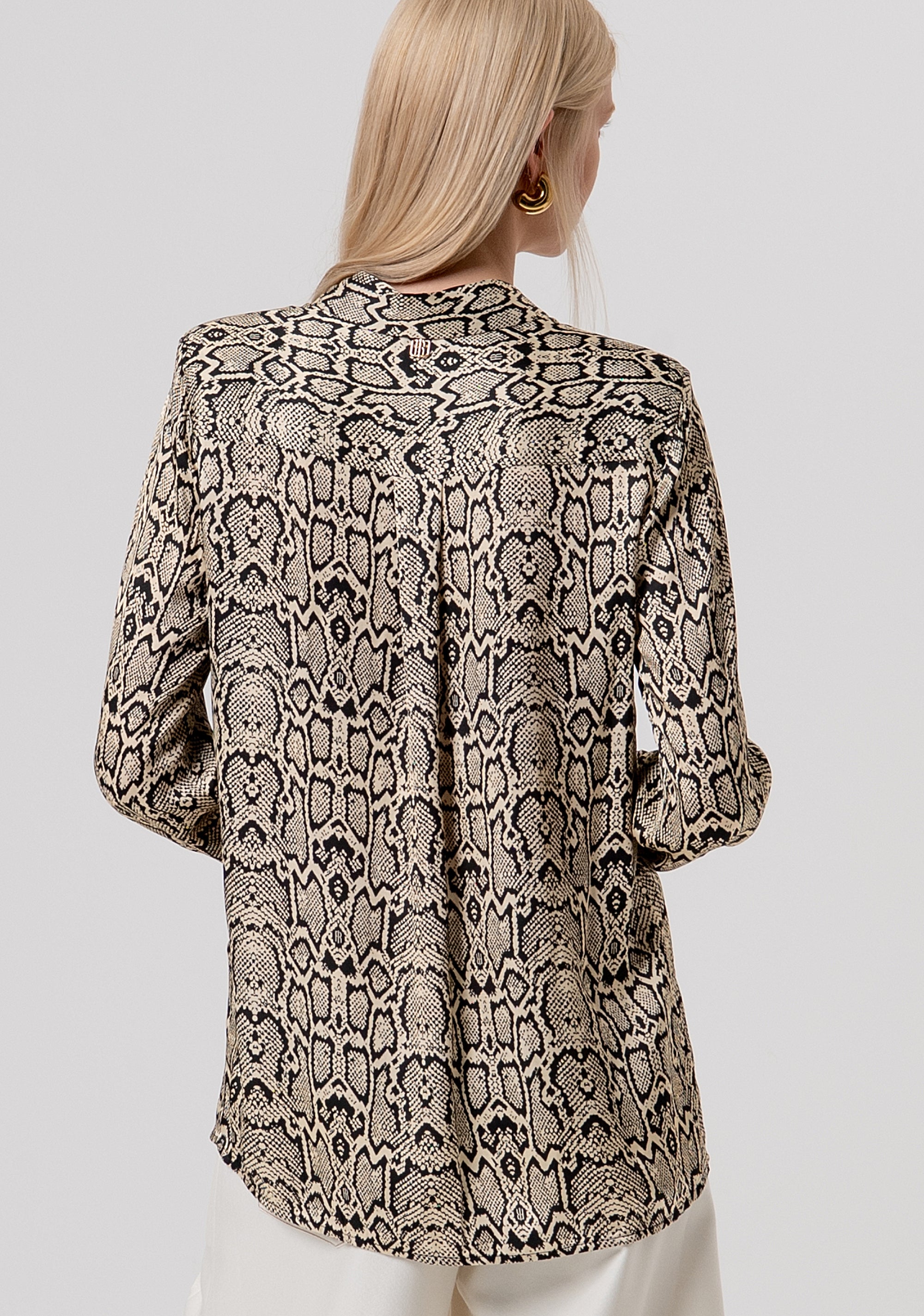 Camicia regular in viscosa con stampa animalier FR26ST6008W413L7-F64 Fracomina