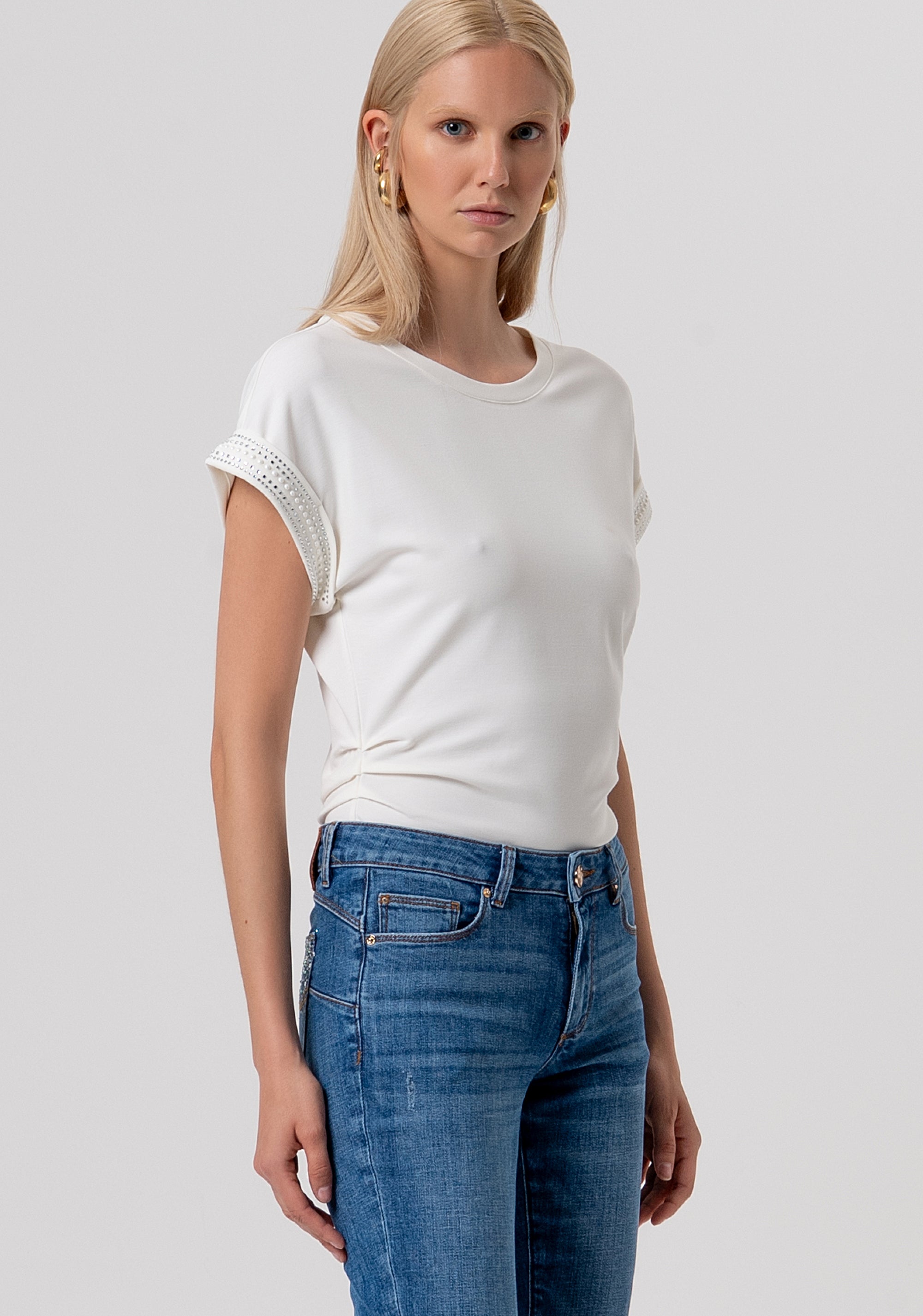 Jeans bootcut effetto push up in denim con lavaggio medio FR26SV8020D450P2-A99 Fracomina