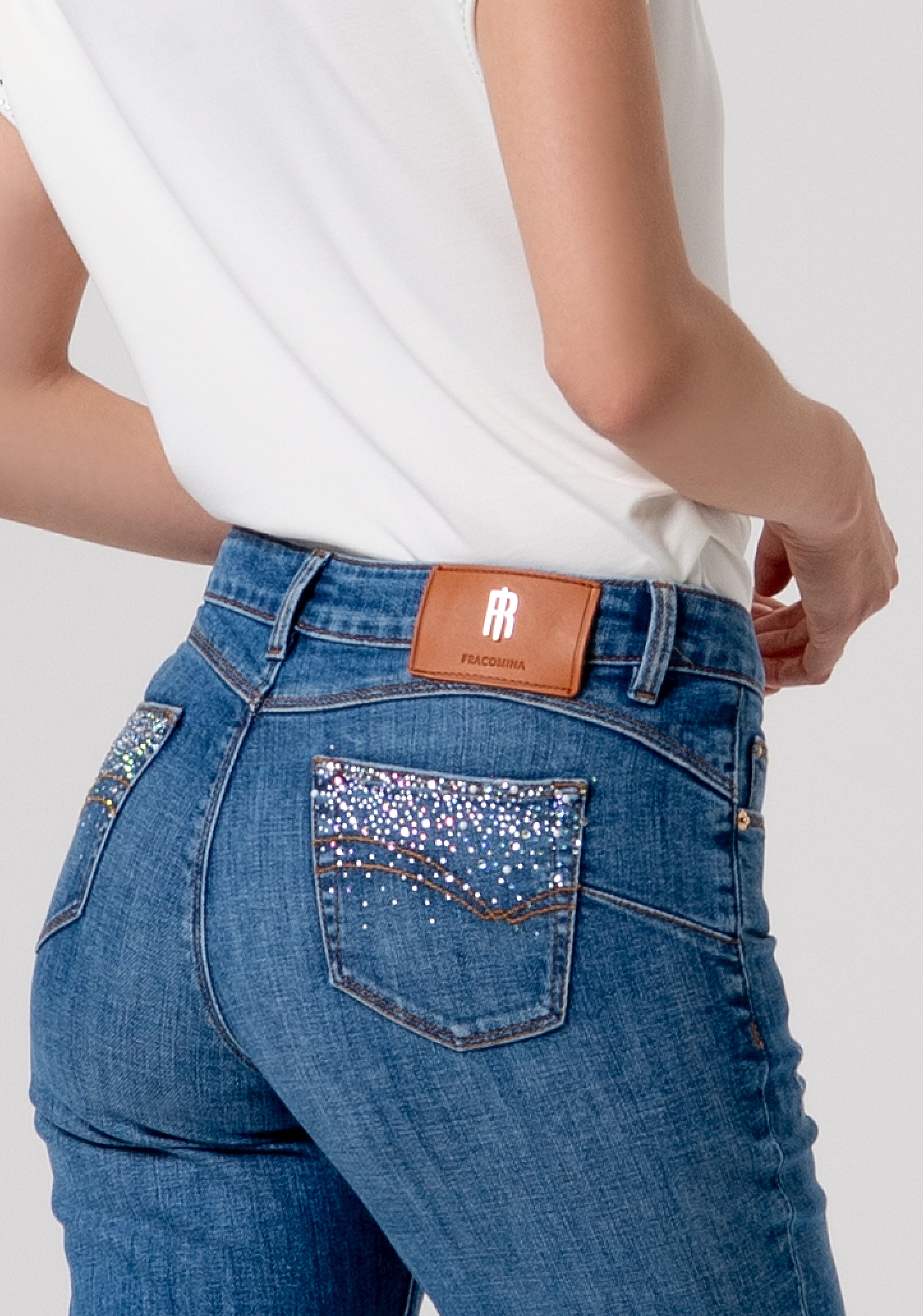 Jeans bootcut effetto push up in denim con lavaggio medio FR26SV8020D450P2-A99 Fracomina