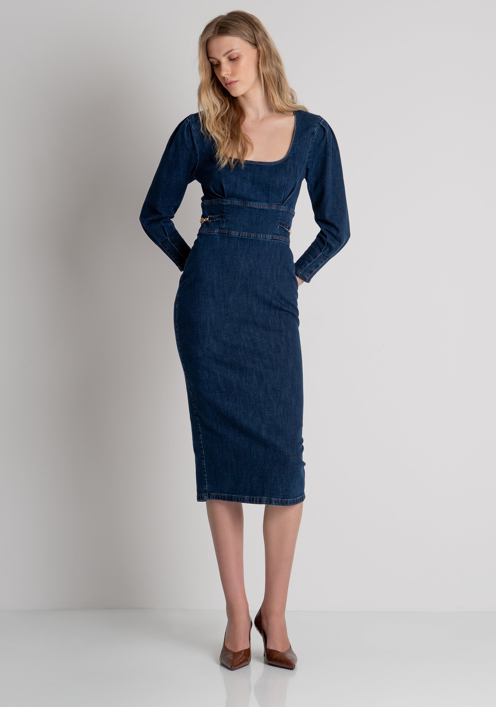 Abito slim midi in denim con lavaggio medio FRACOMINA — immagine 2 di 6