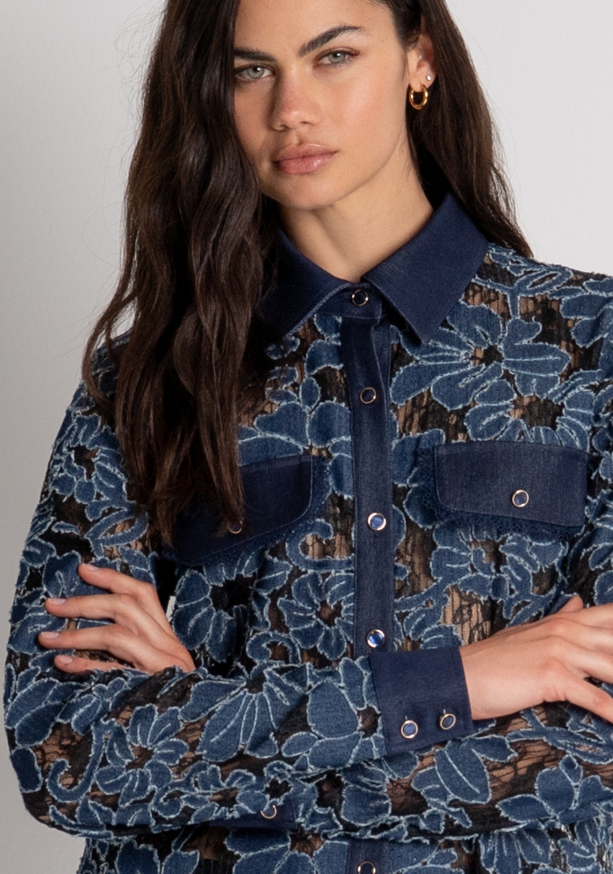 Camicia regular in denim lavorato con fiori FR26WT6022D475G1 FRACOMINA
