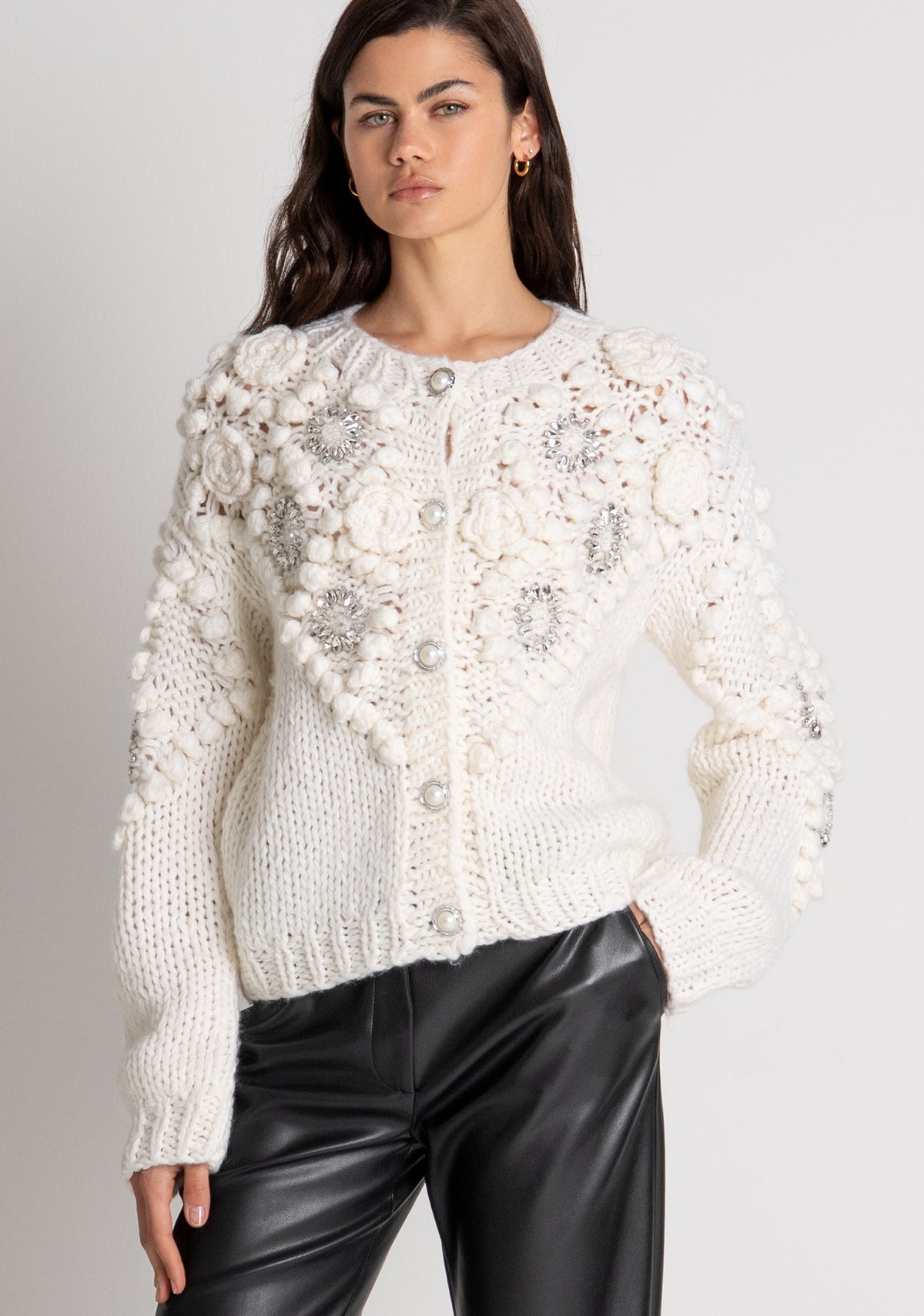 Cardigan regular con punto 3D e applicazioni gioiello FR26WT8030K465R9 FRACOMINA