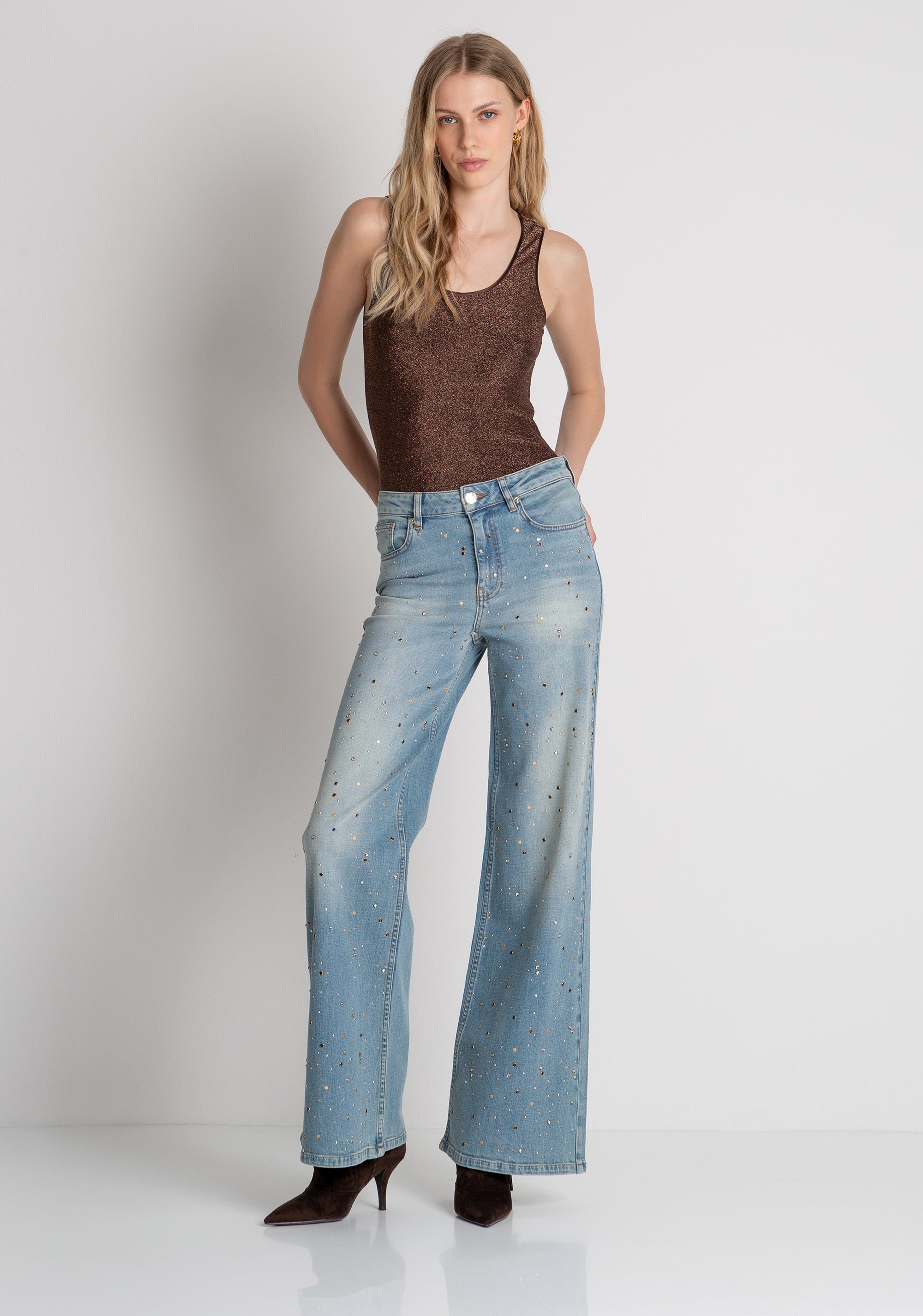 Jeans flare in denim con lavaggio chiaro FRACOMINA — immagine 2 di 7