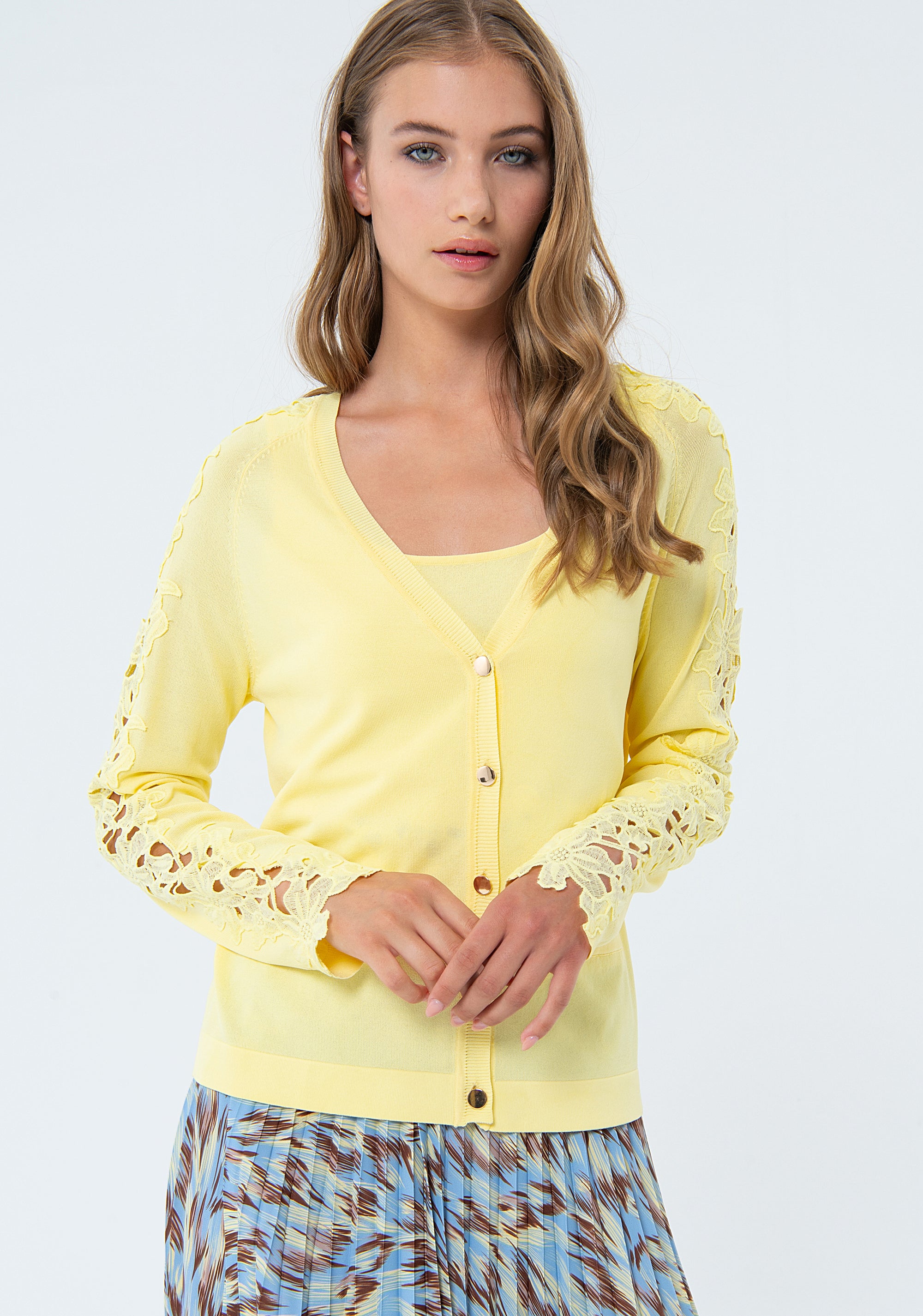 Cardigan regular con inserti di passamaneria in pizzo FS24ST8001K417G1-S53 Fracomina