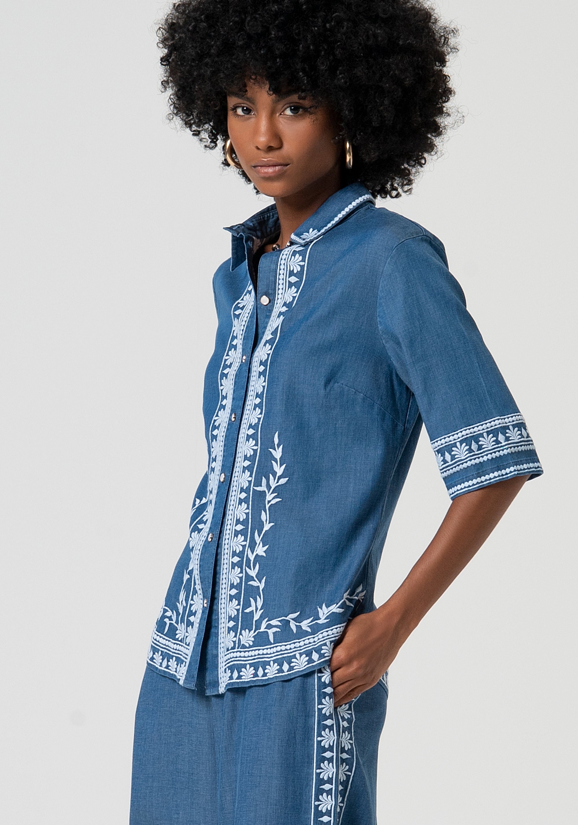 Camicia regular in chambray con ricami FS25ST6019W792E5-175 Fracomina
