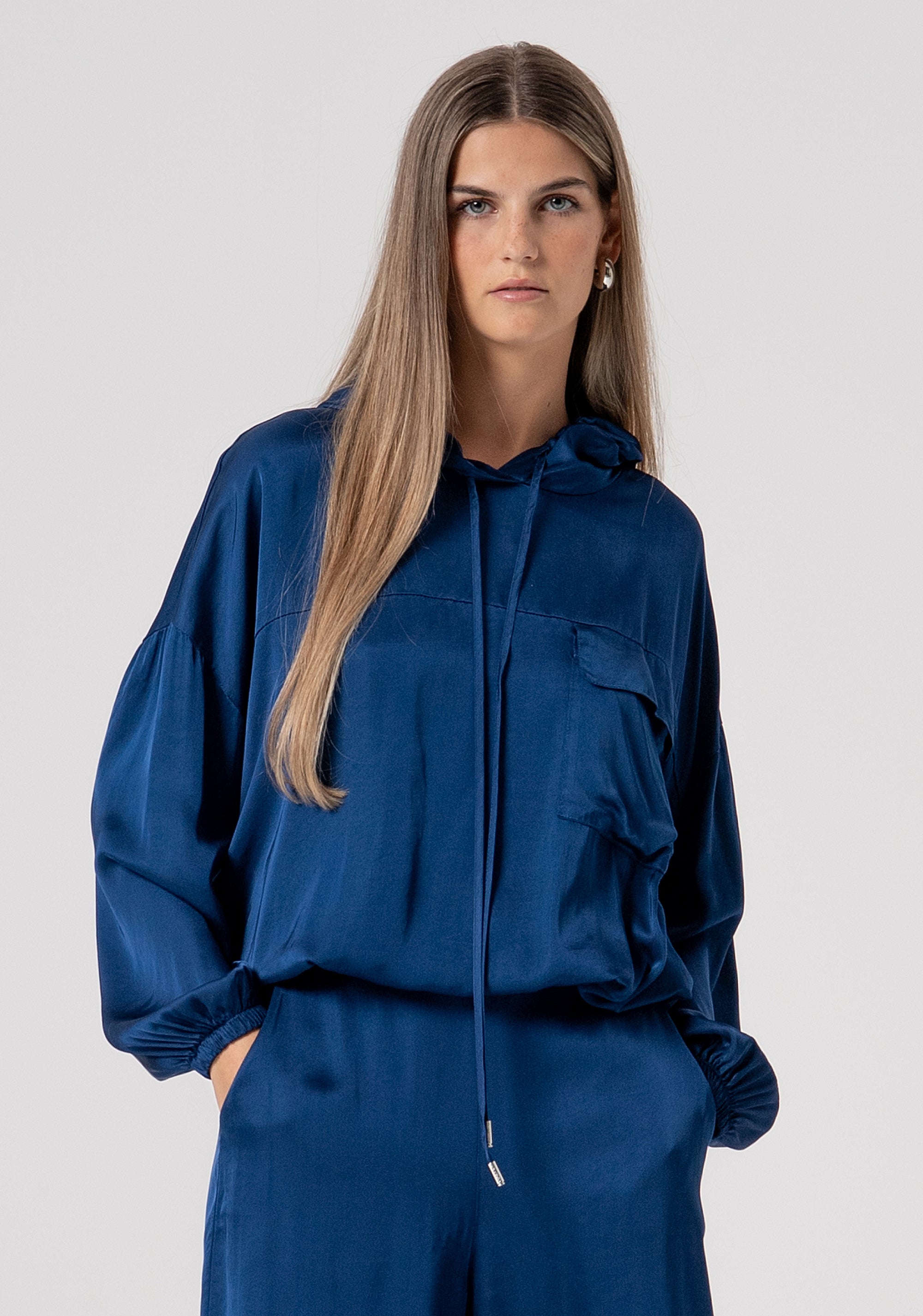 Blusa regular con cappuccio in raso FS26ST1003W41301-064 Fracomina