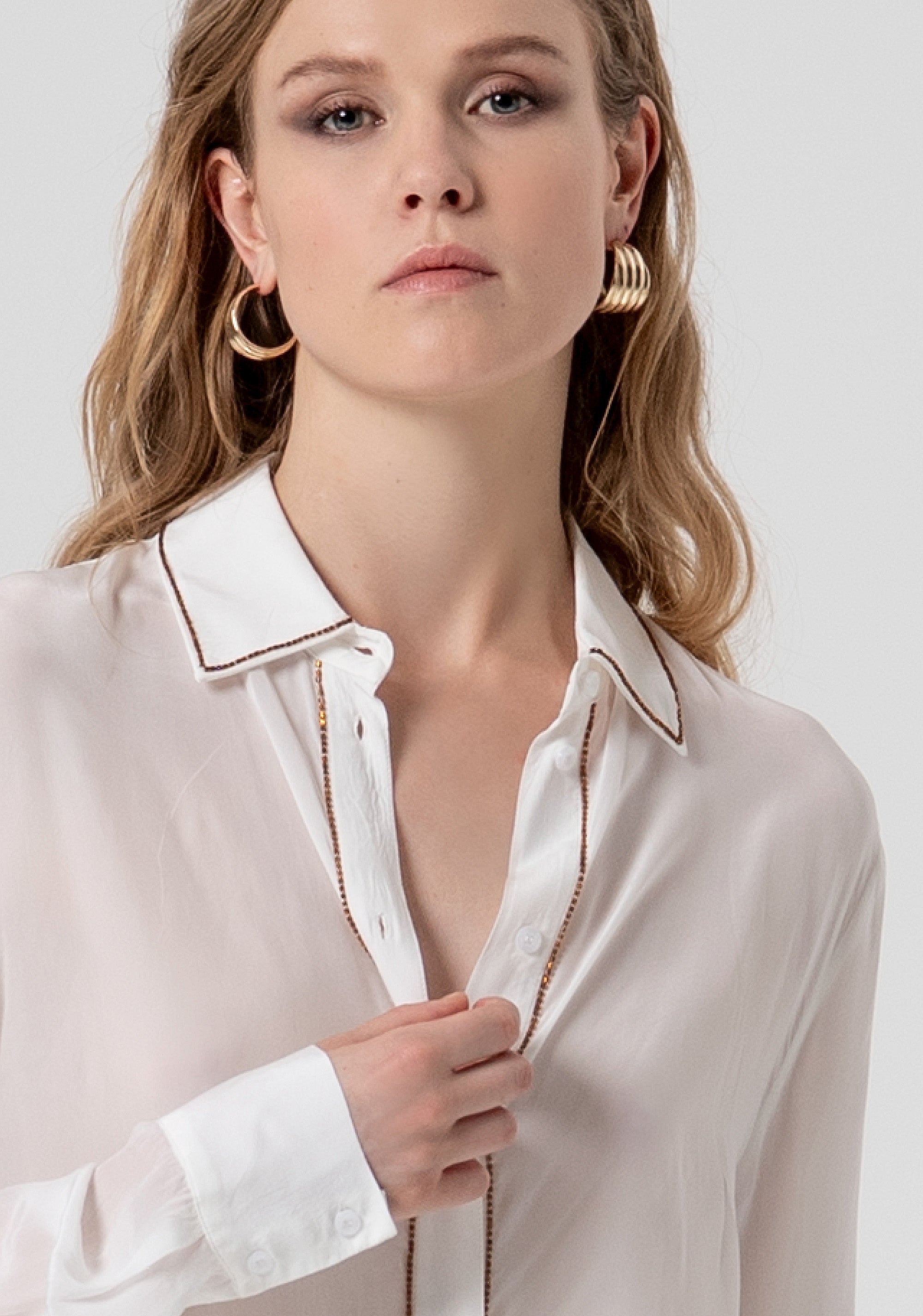 Camicia regular in viscosa con strass FS26ST6003W42201-278 Fracomina