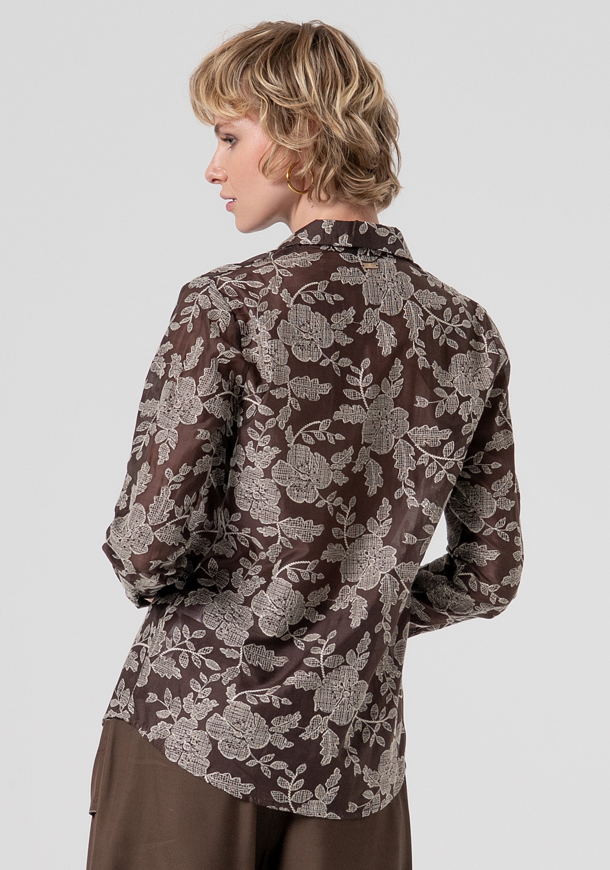 Camicia regular in tessuto con ricami floreali FS26ST6018W834E5-091 Fracomina